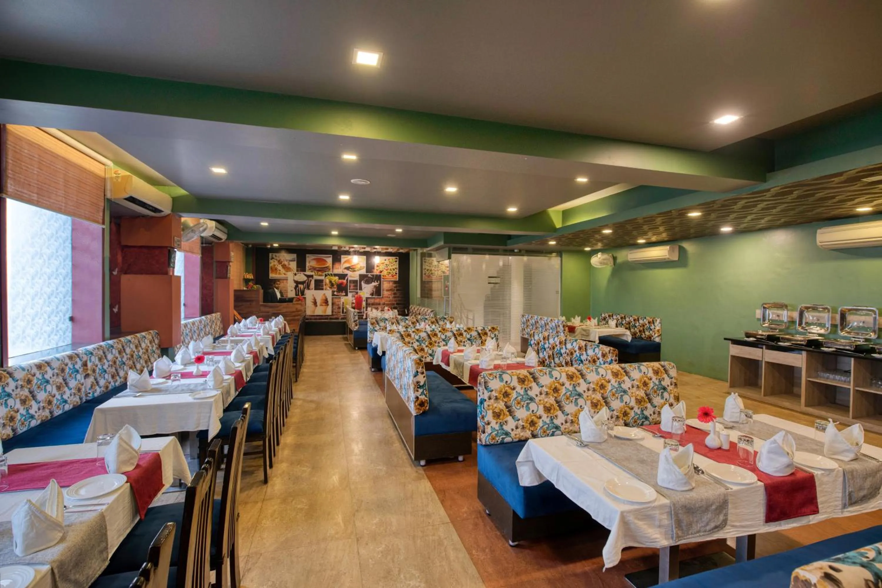 Banquet/Function facilities in OM Clarks Inn Raebareli