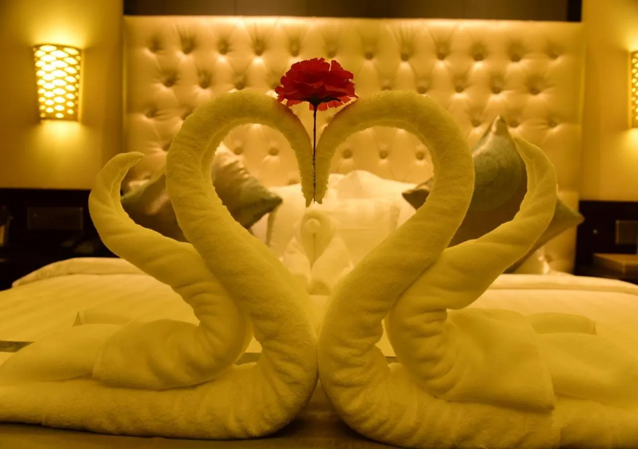 Bed in OM Clarks Inn Raebareli