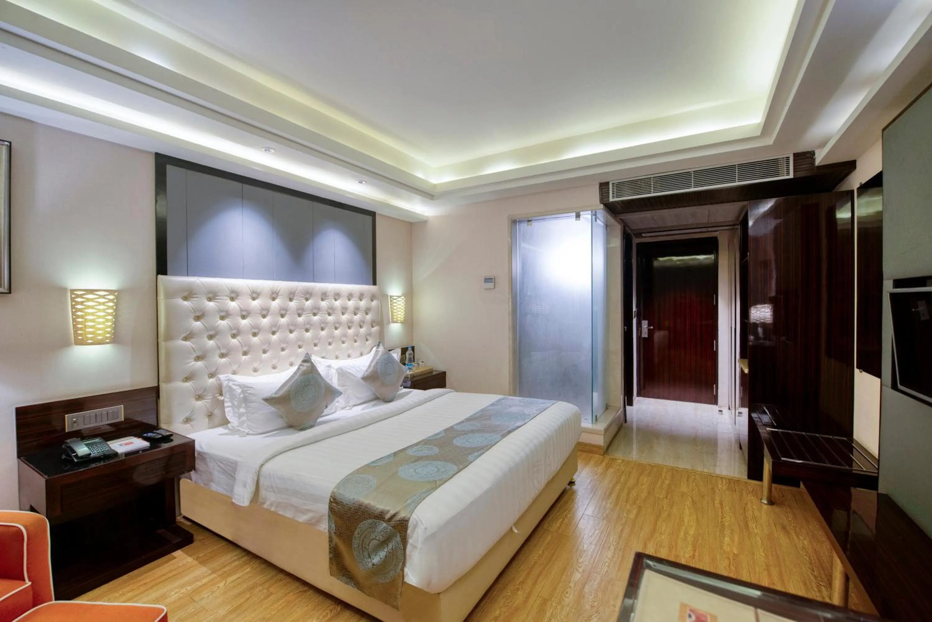 Bed in OM Clarks Inn Raebareli