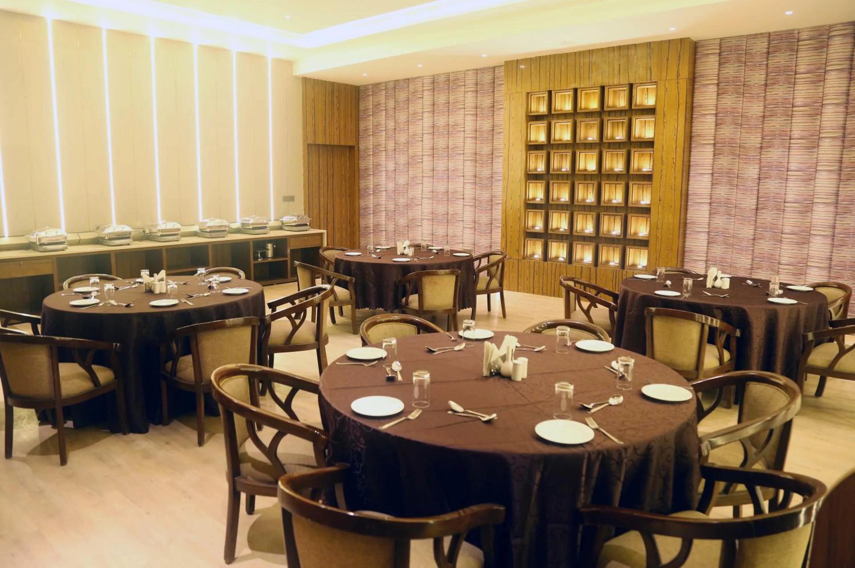 Restaurant/places to eat in OM Clarks Inn Raebareli