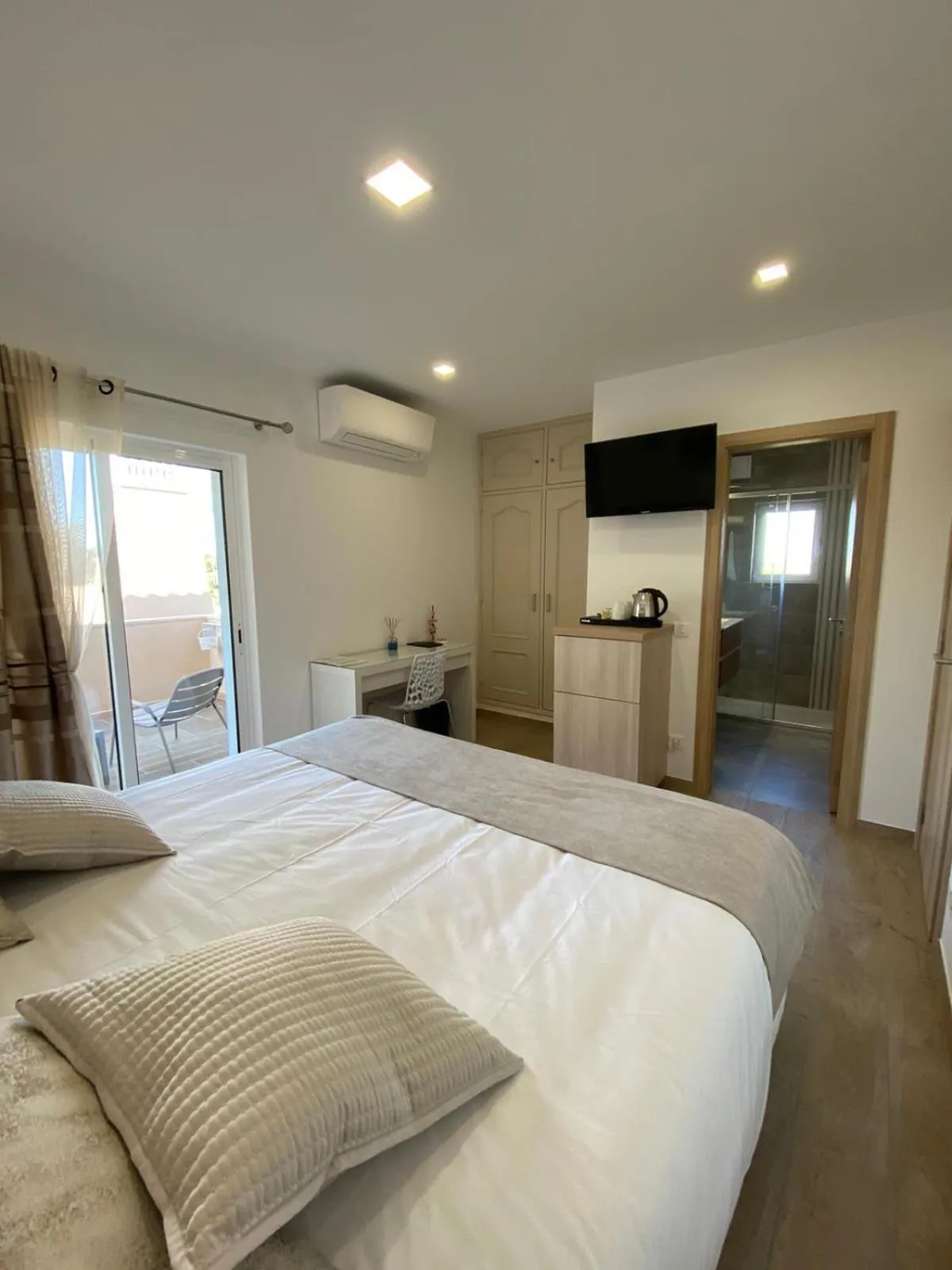 Bedroom, Bed in VILLA L'ESTAQUE