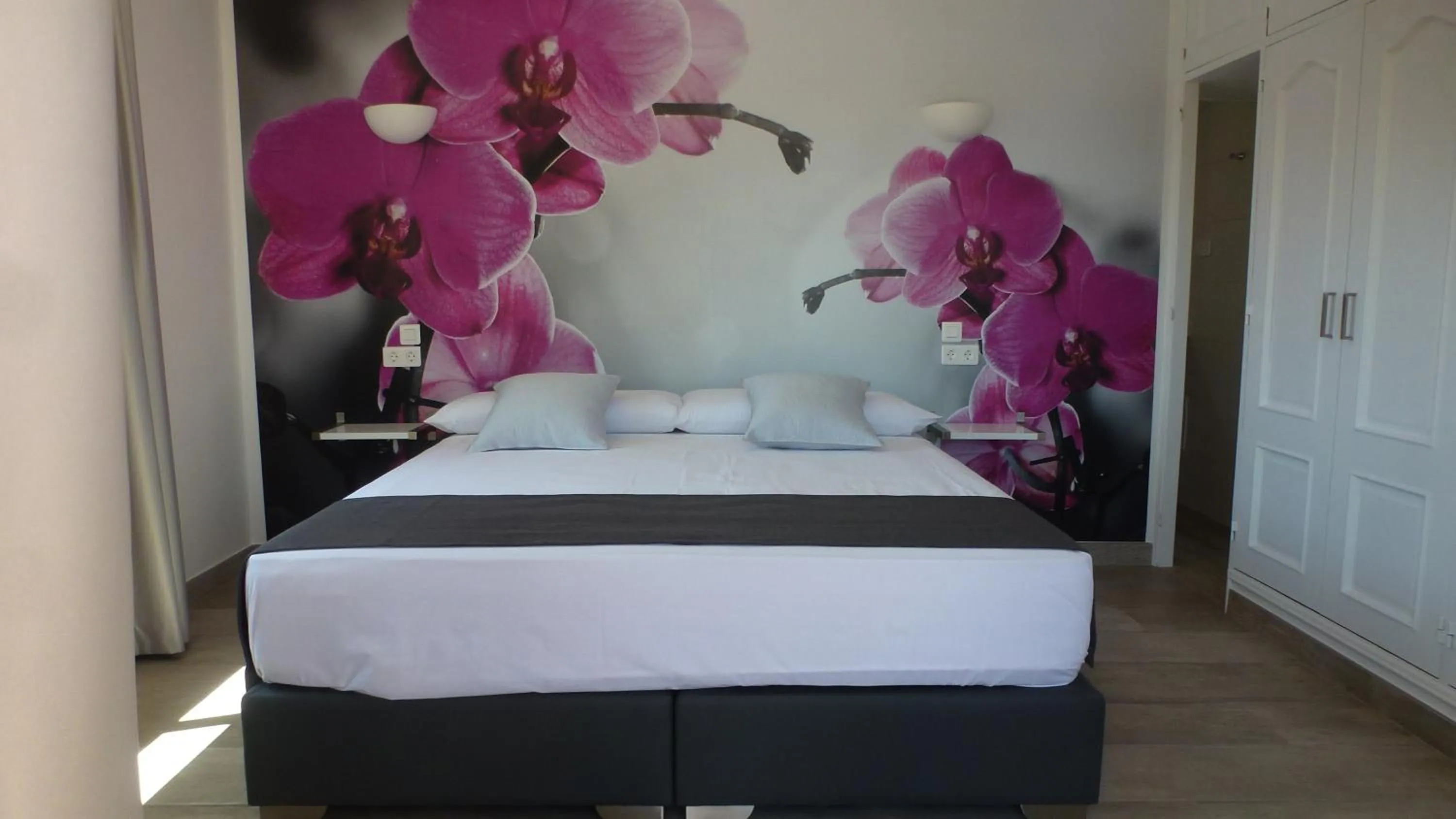 Photo of the whole room, Bed in VILLA L'ESTAQUE