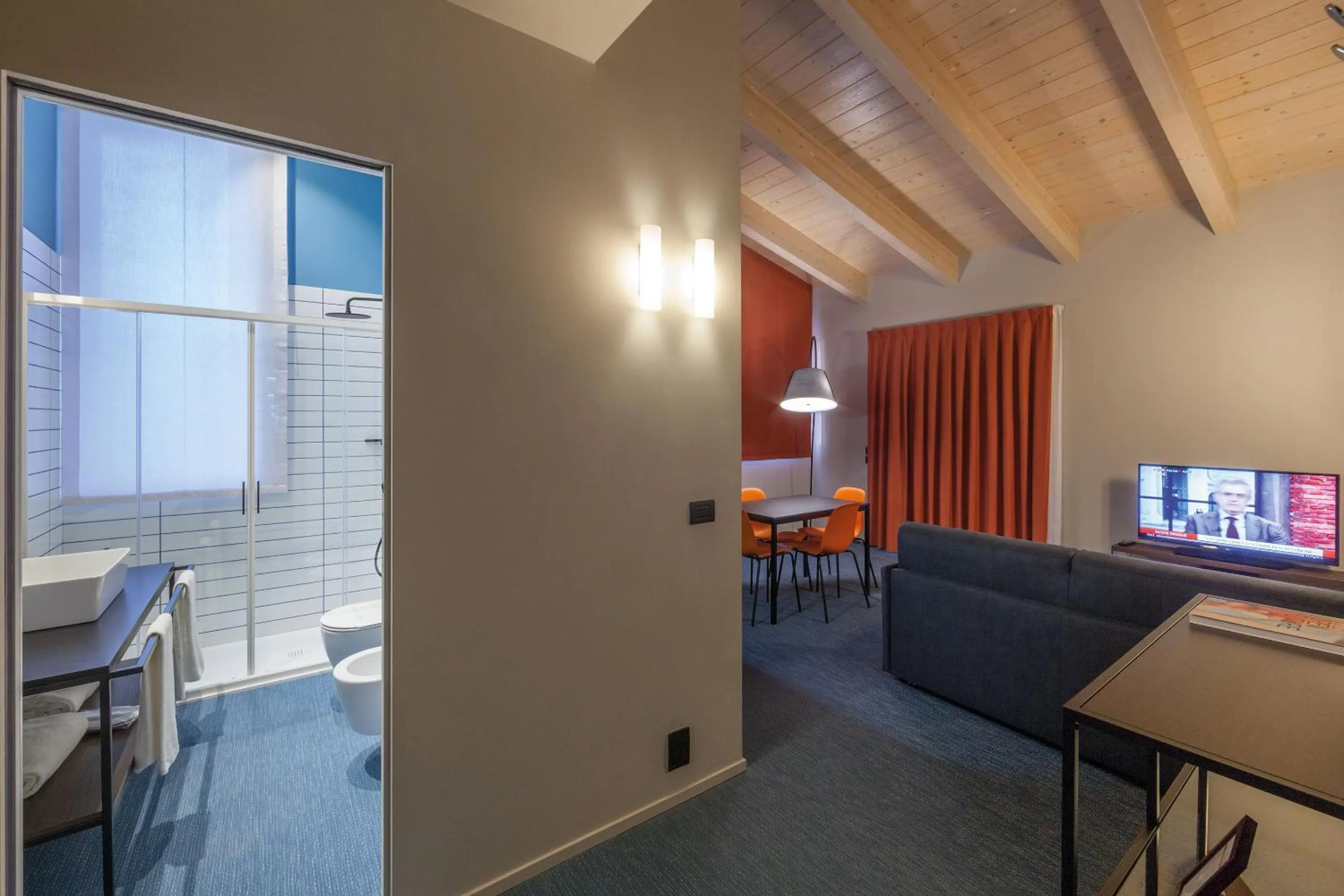 TV and multimedia in Best Western Plus Dimora del Monaco