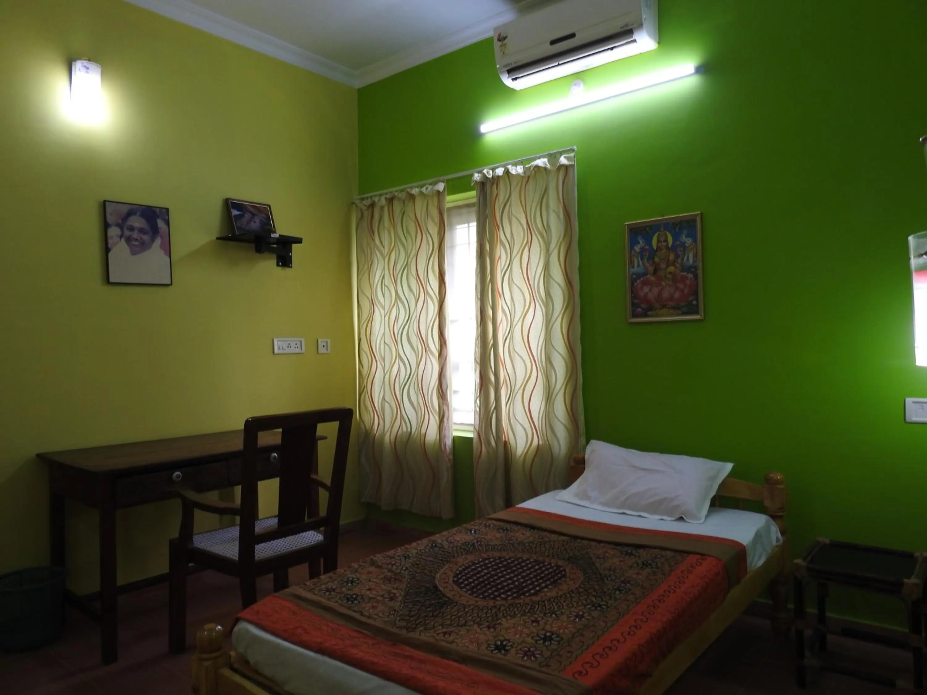 Bed in Kadalamma Beach Homestay