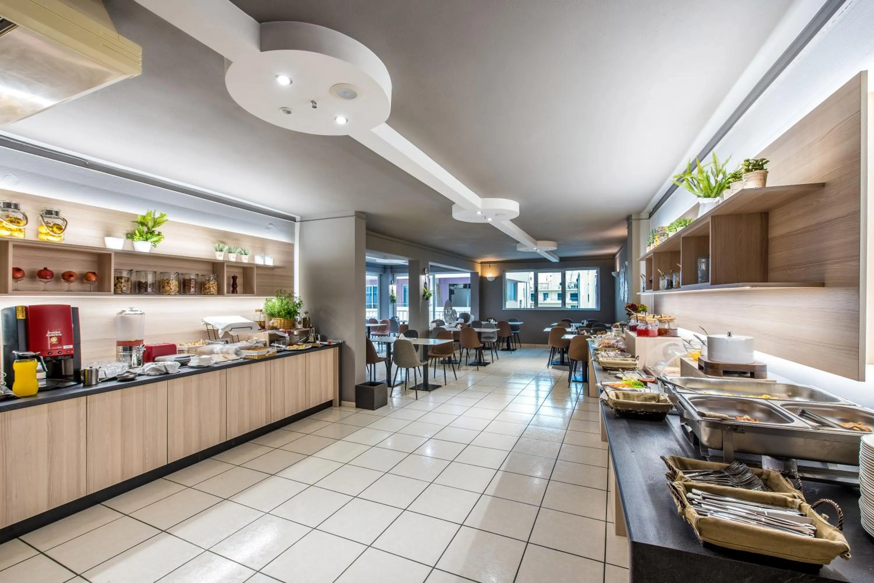 Restaurant/places to eat in Galaxy Hotel