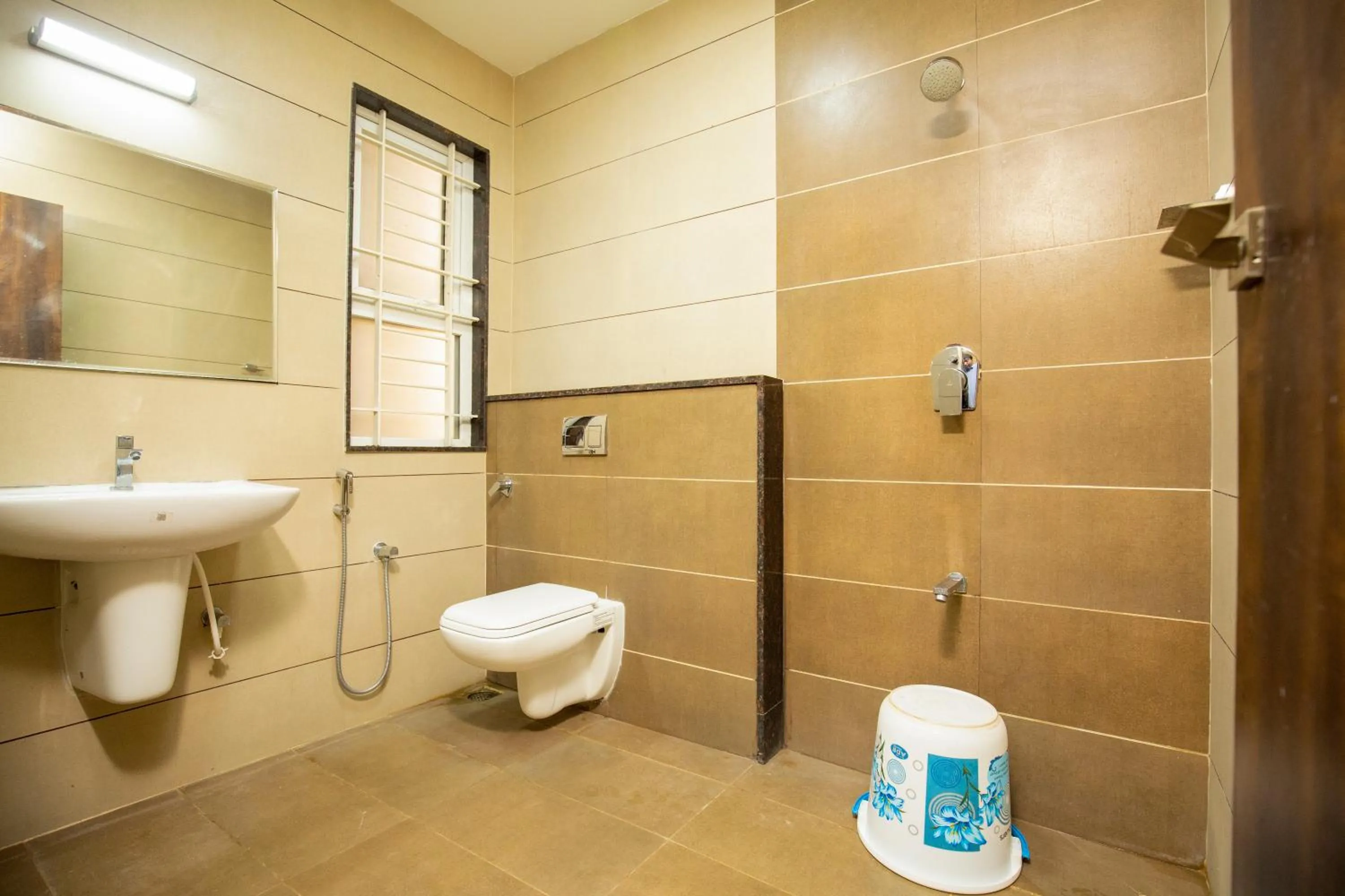 Bathroom in Ponnis Hotel