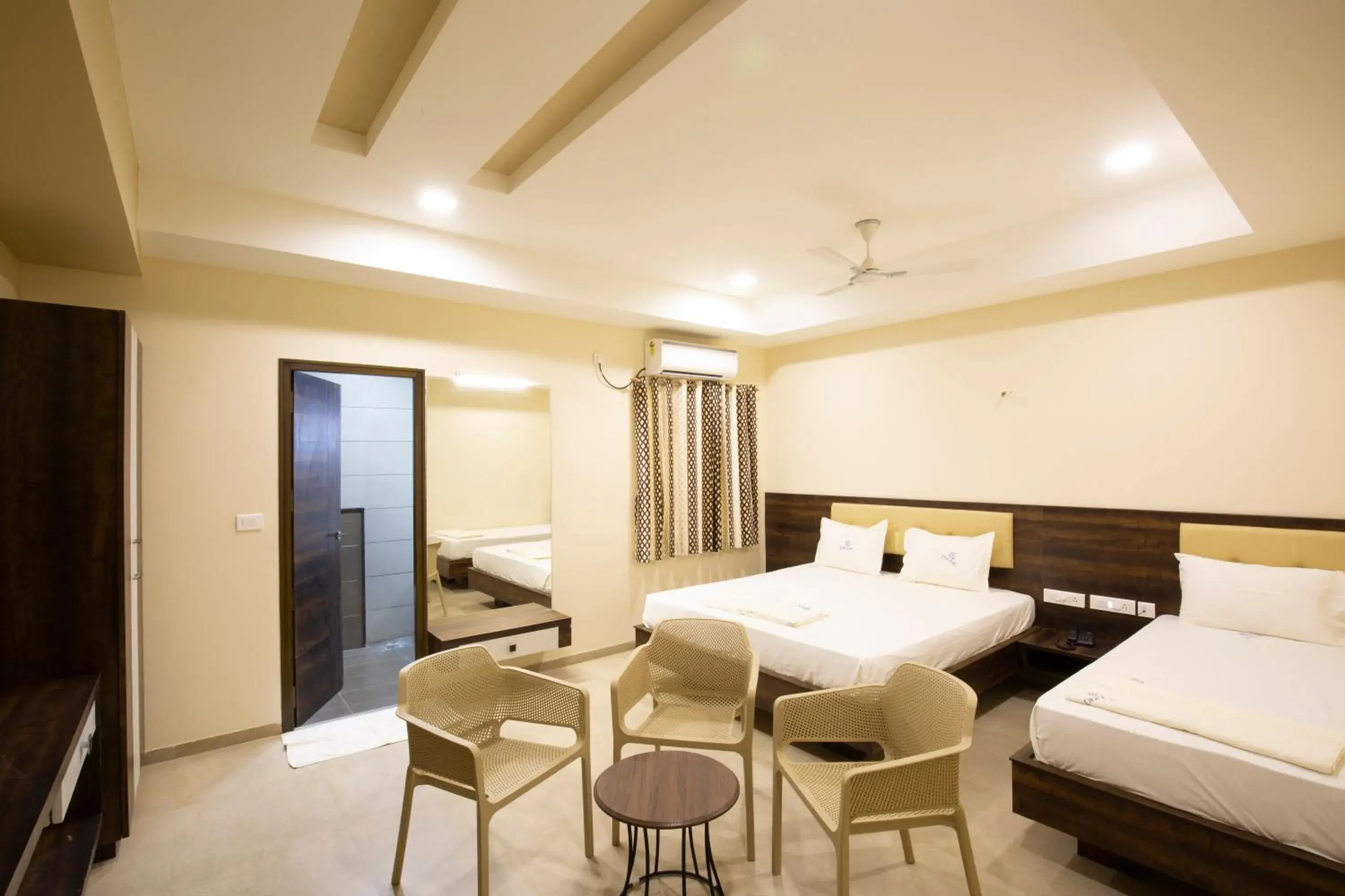 Deluxe Triple Room in Ponnis Hotel Deluxe Triple Room in Ponnis Hotel