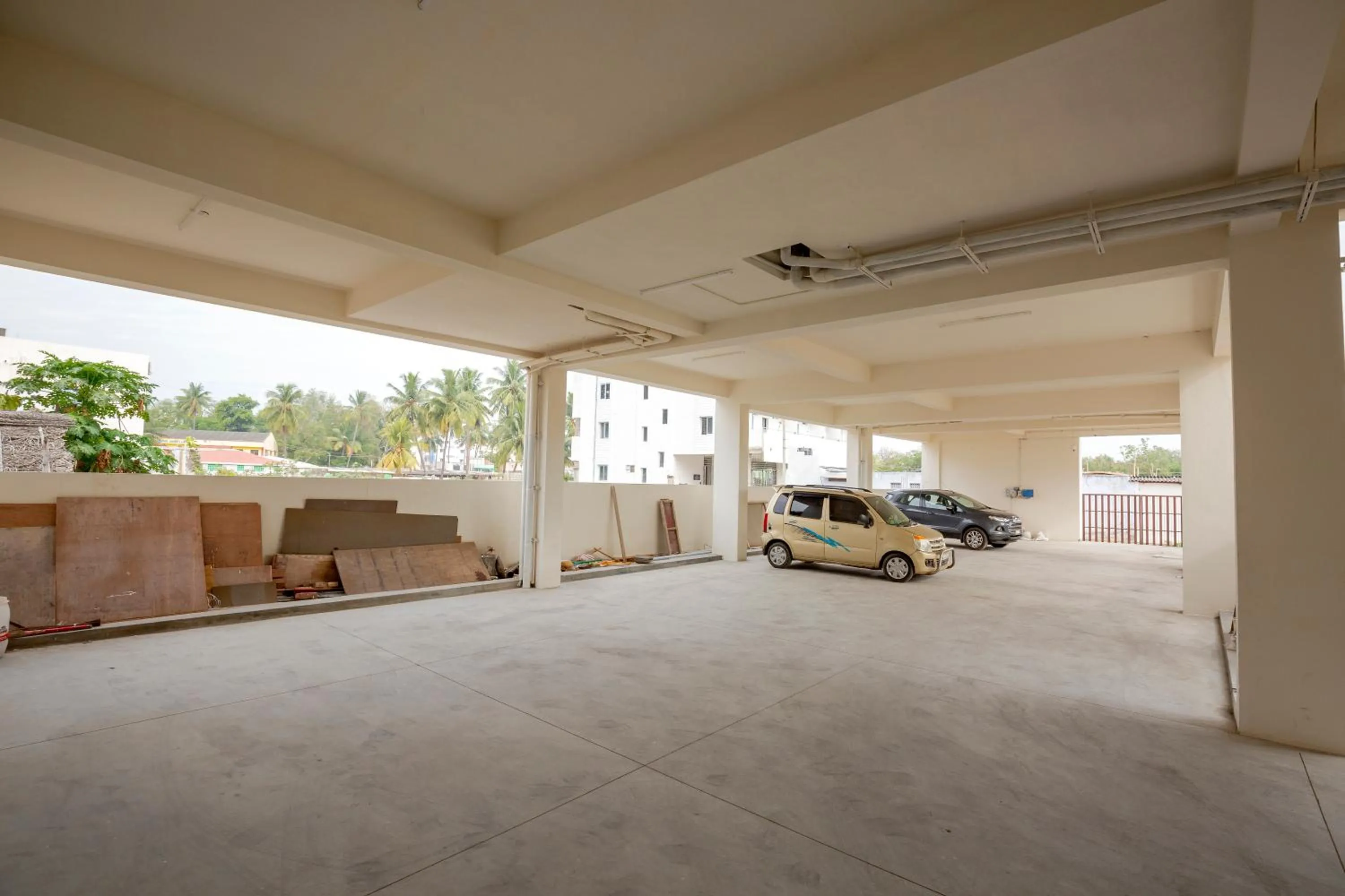 Parking in Ponnis Hotel