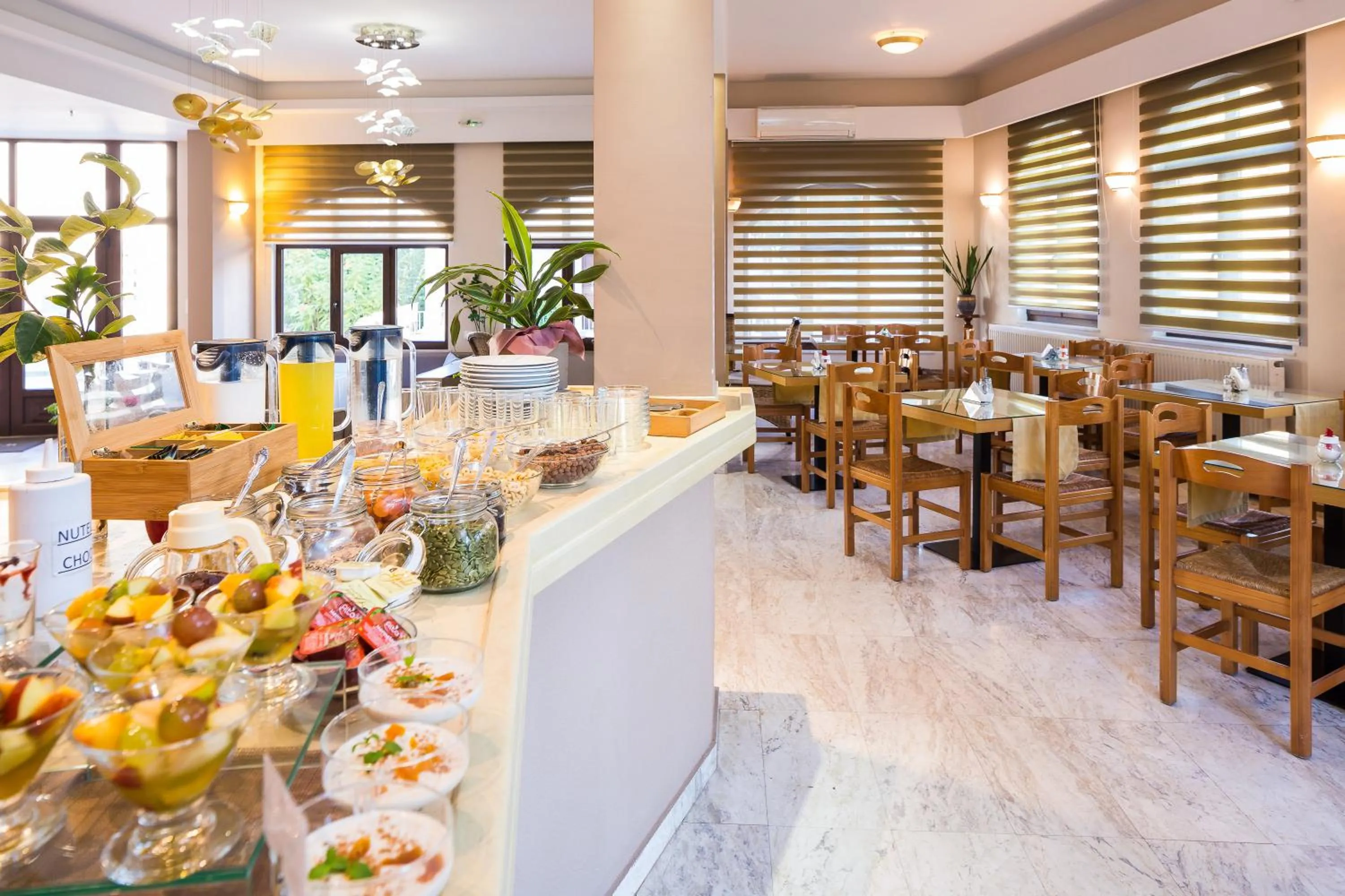 Restaurant/places to eat in Eltina Hotel