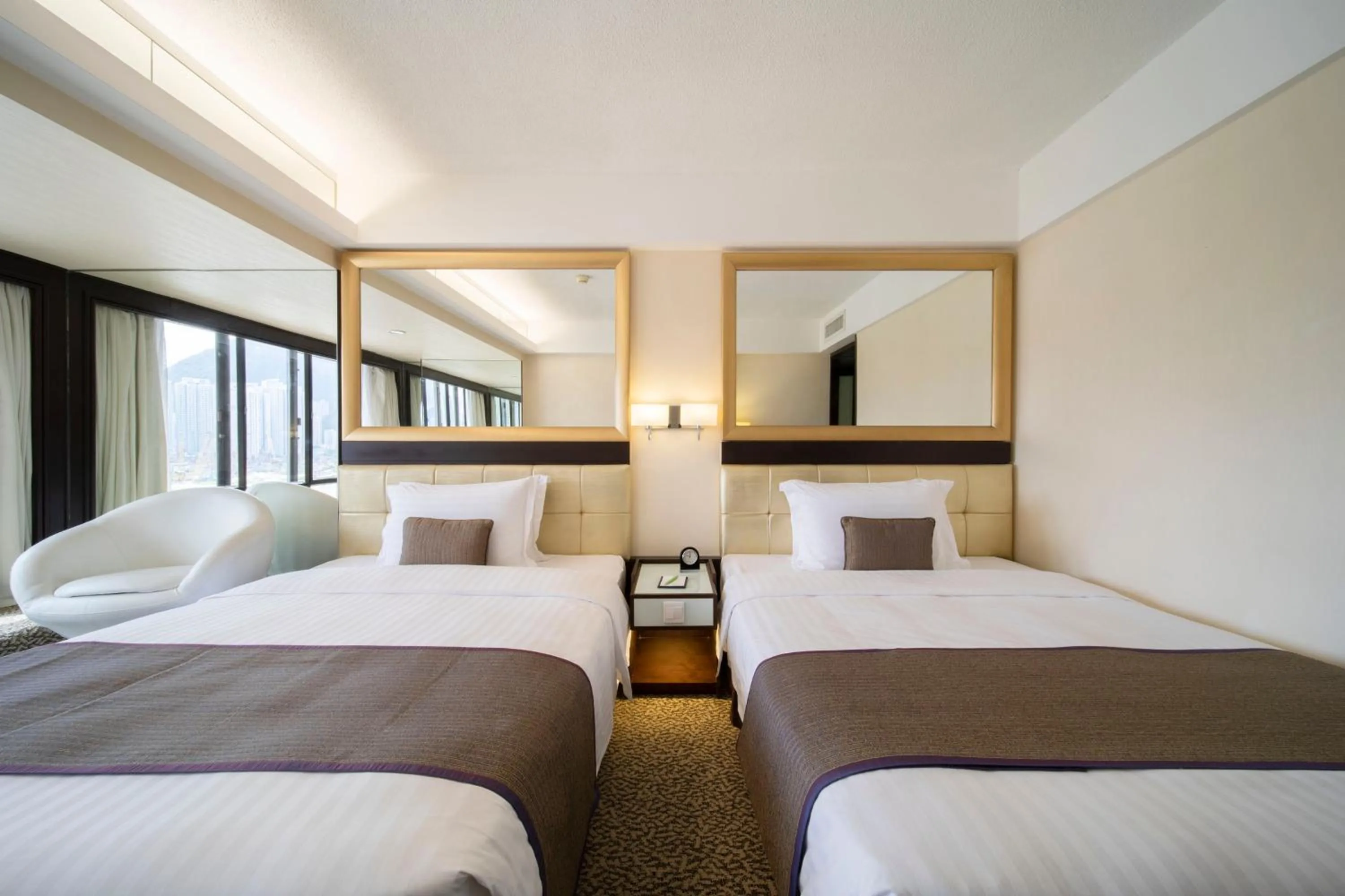 Bed in Regal Oriental Hotel