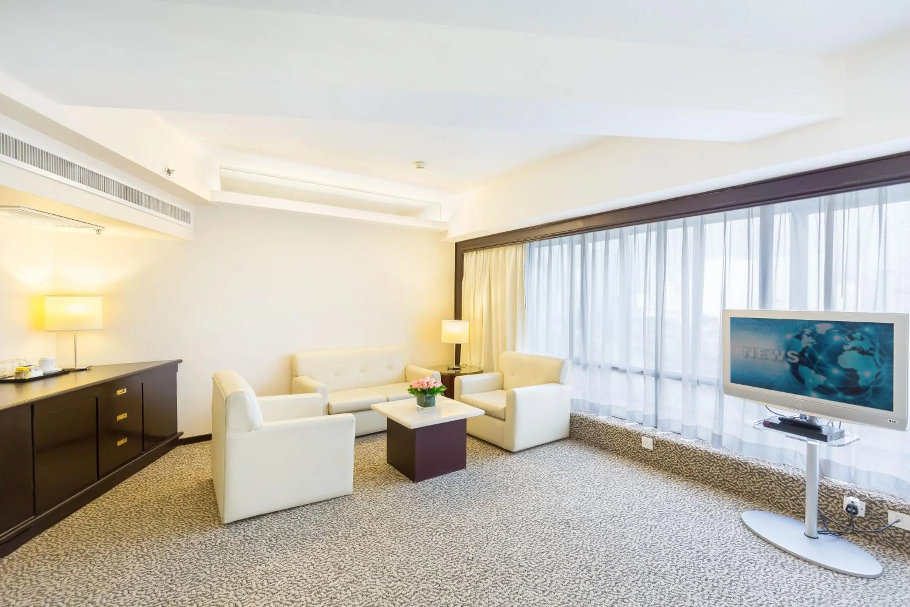 Living room in Regal Oriental Hotel