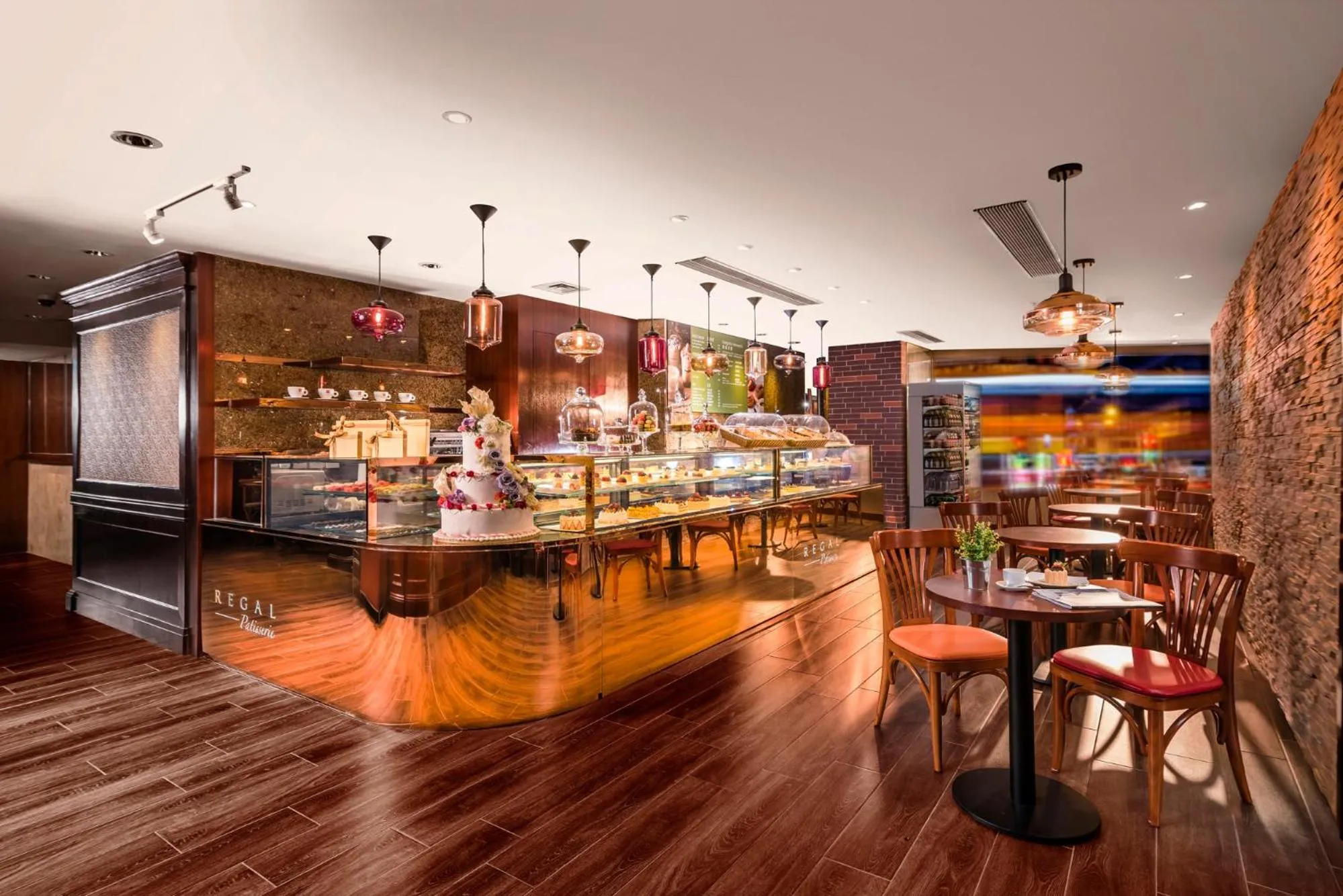 Restaurant/places to eat in Regal Oriental Hotel