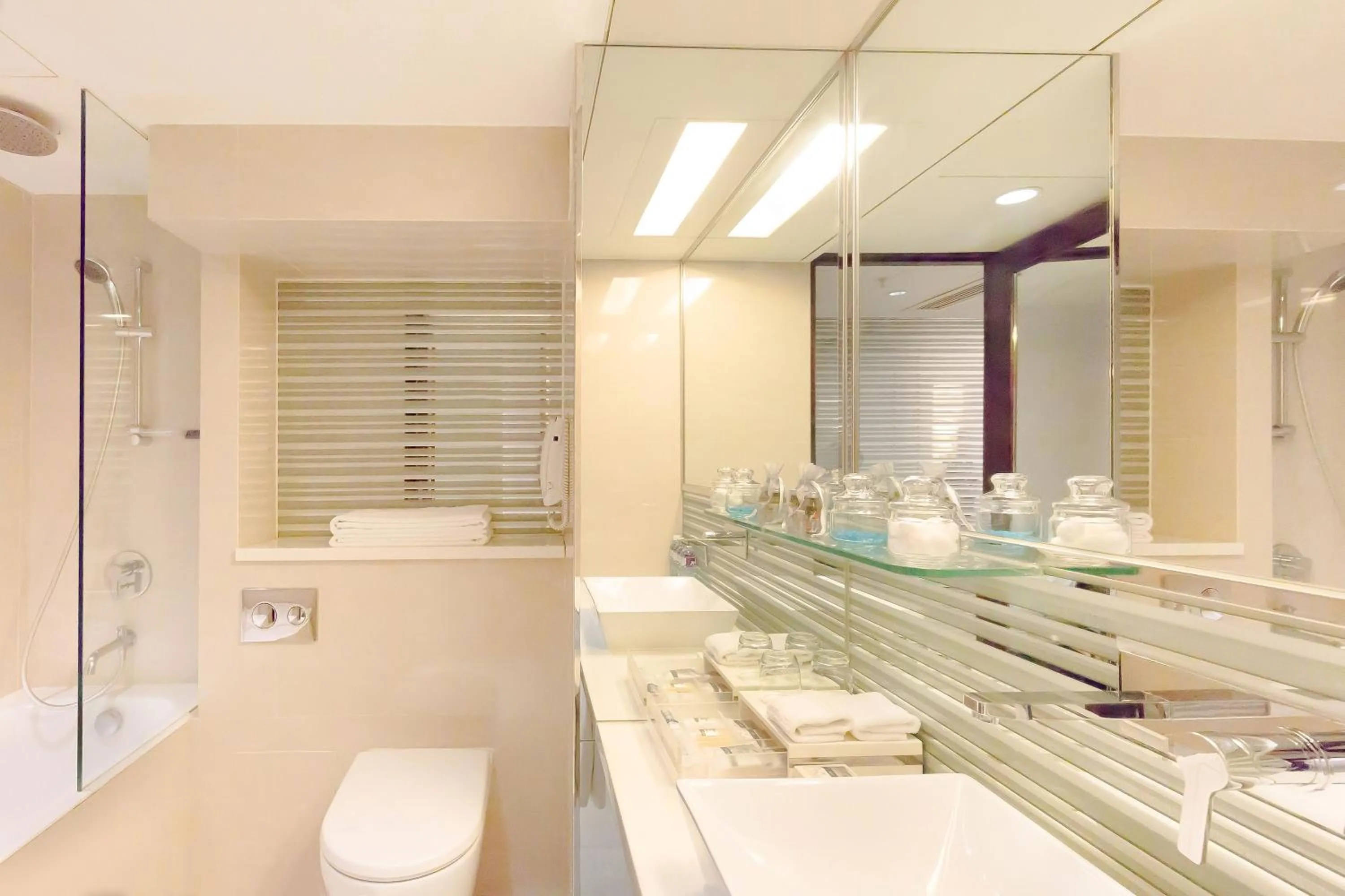 Bathroom in Regal Oriental Hotel