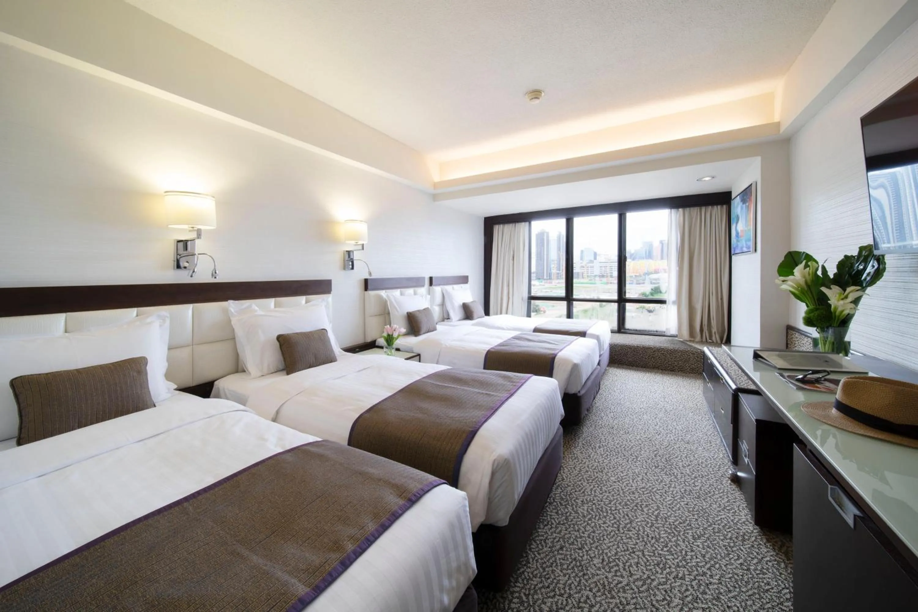 Bed in Regal Oriental Hotel