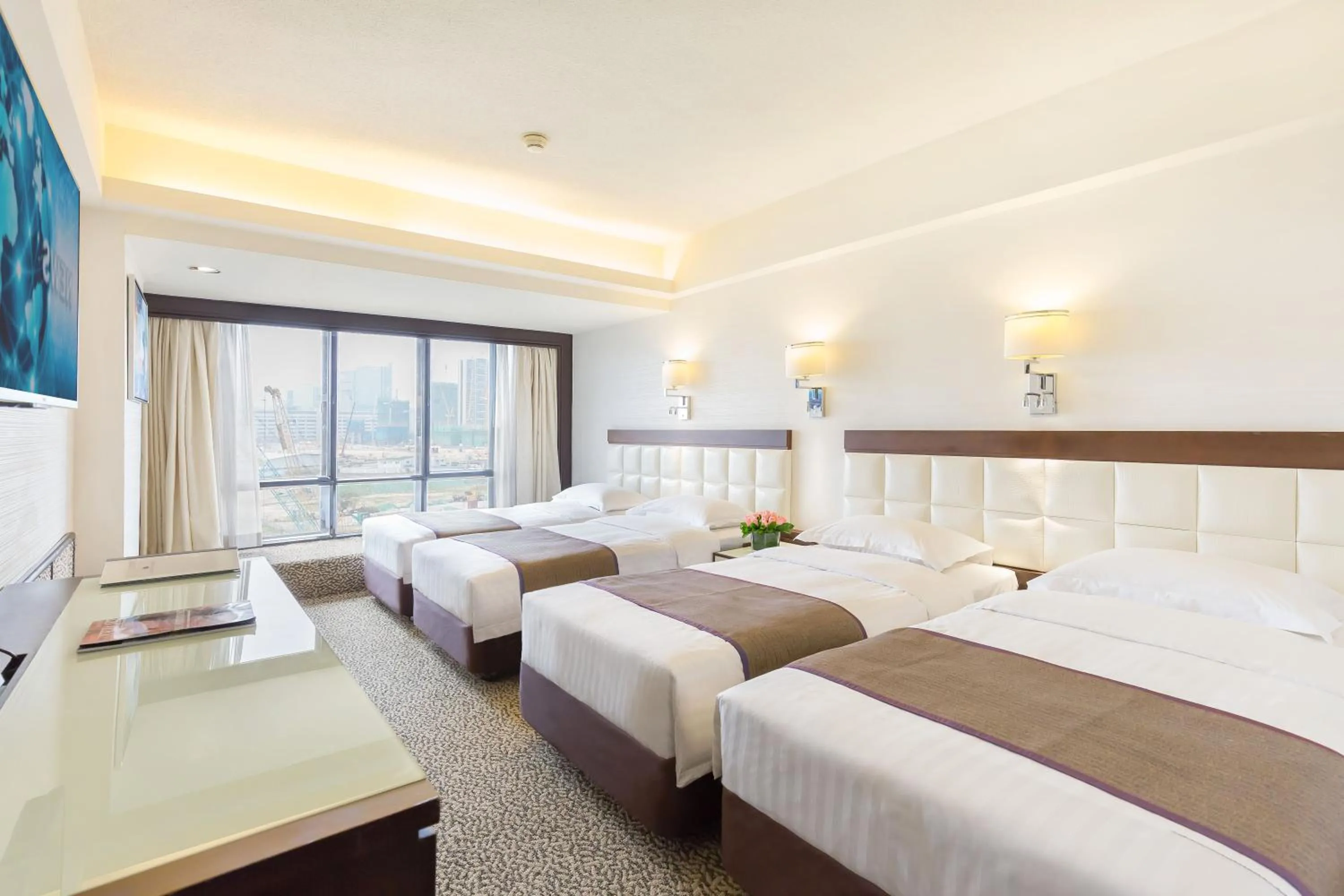 Bed in Regal Oriental Hotel