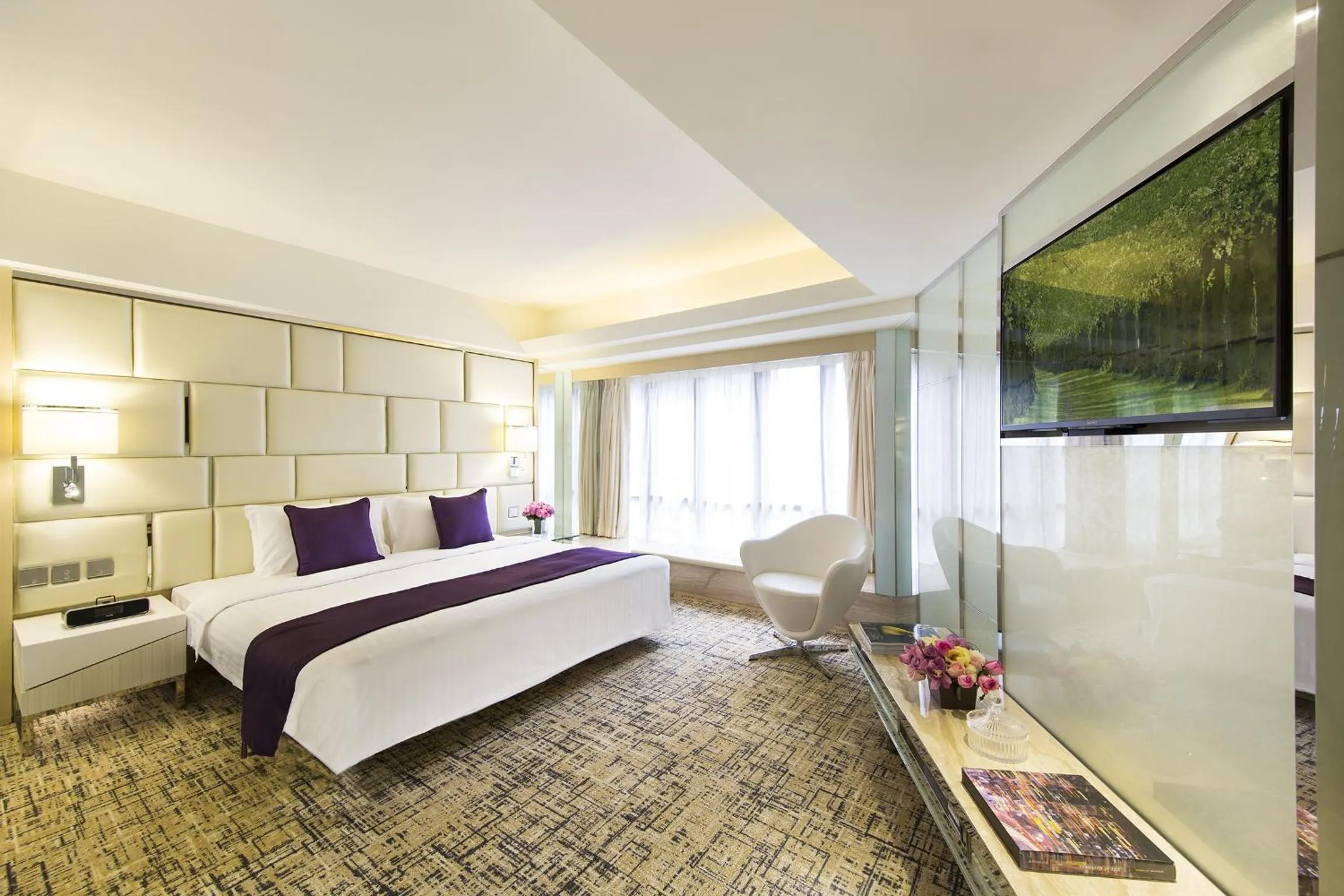 Bed in Regal Oriental Hotel