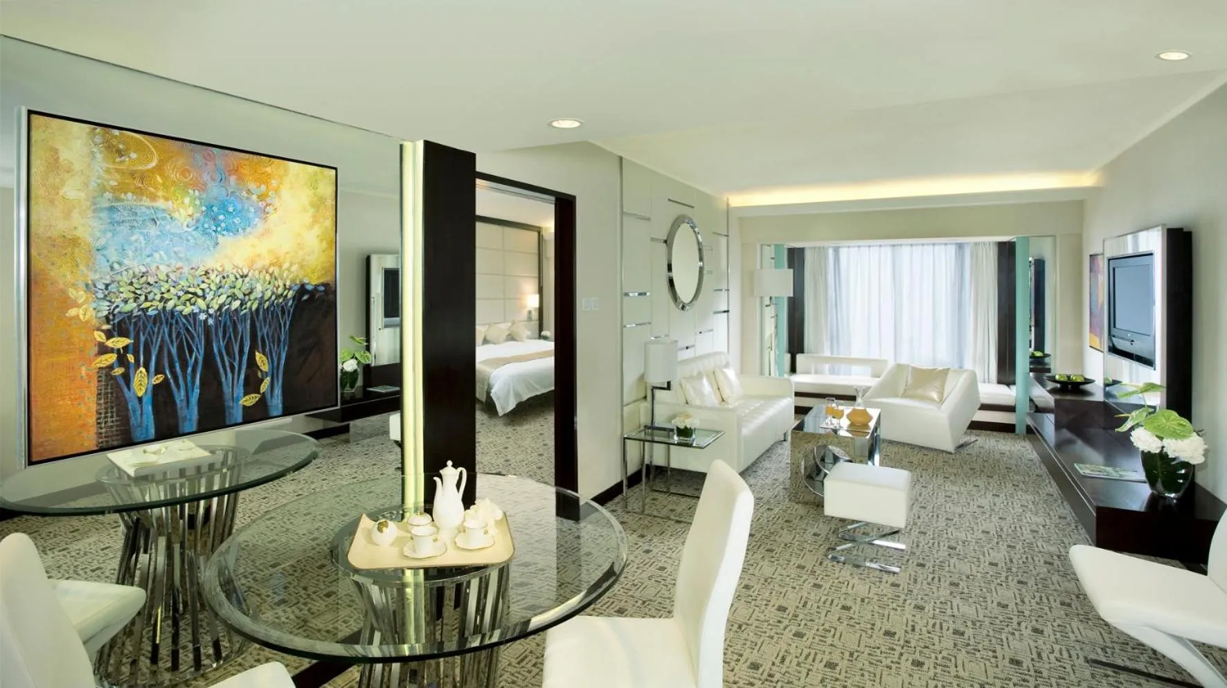 Living room in Regal Kowloon Hotel