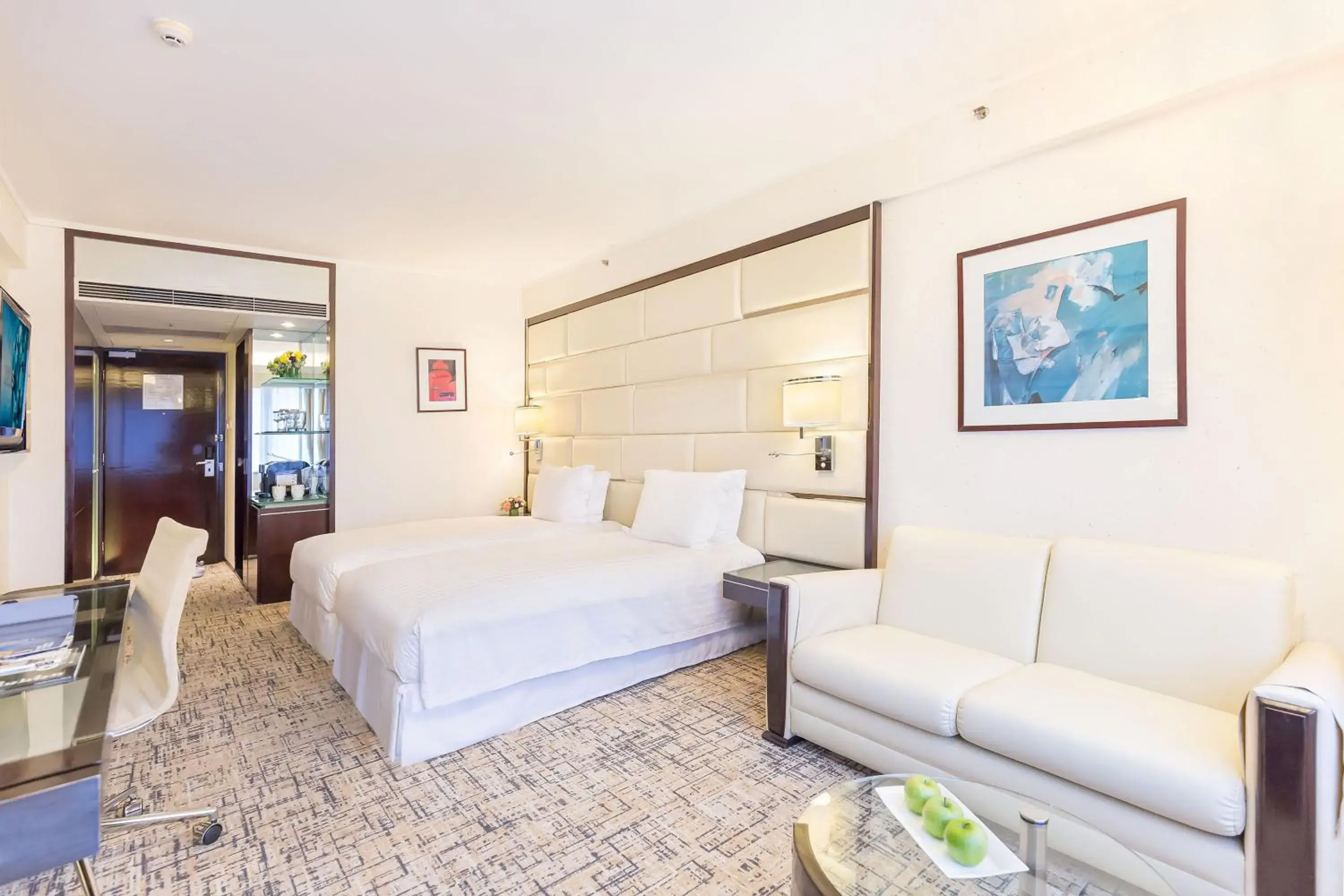 Executive Club Superior Room in Regal Airport Hotel Executive Club Superior Room in Regal Airport Hotel