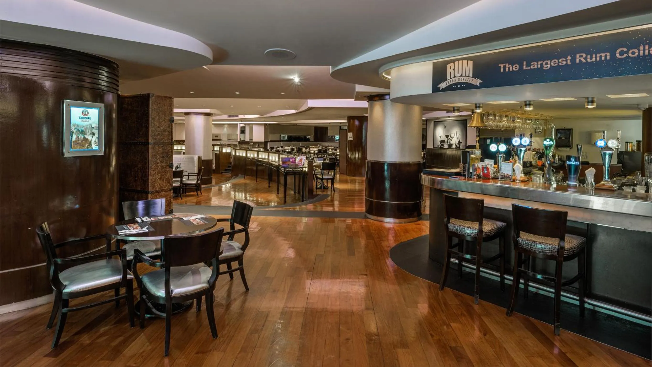 Restaurant/places to eat in Regal Airport Hotel
