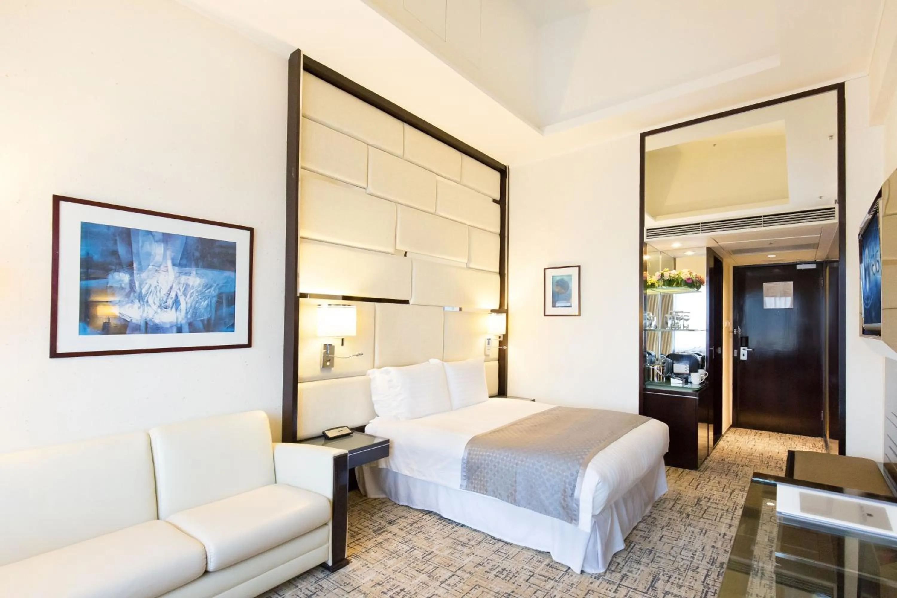 Bedroom, Bed in Regal Airport Hotel