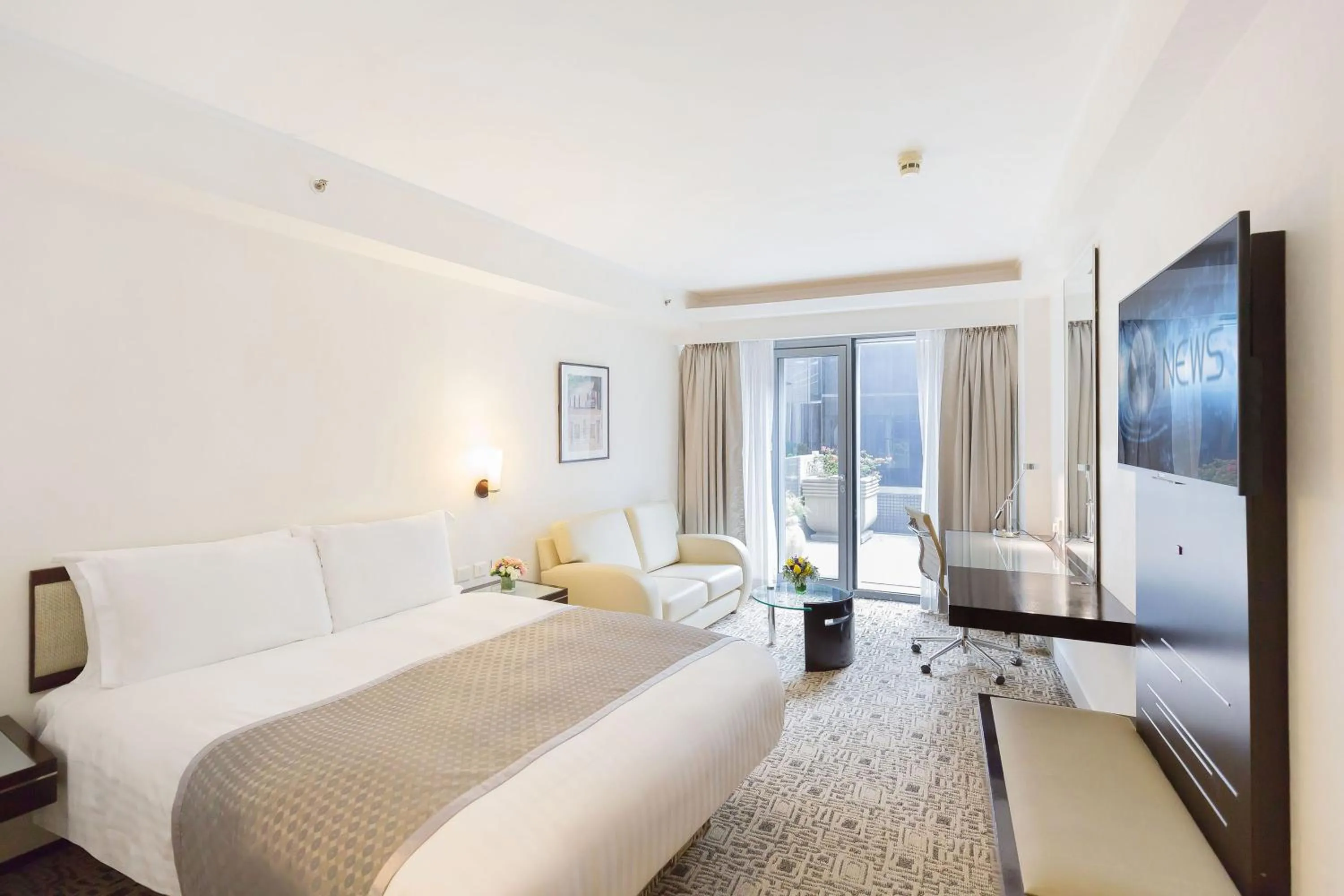 Bedroom, Bed in Regal Airport Hotel