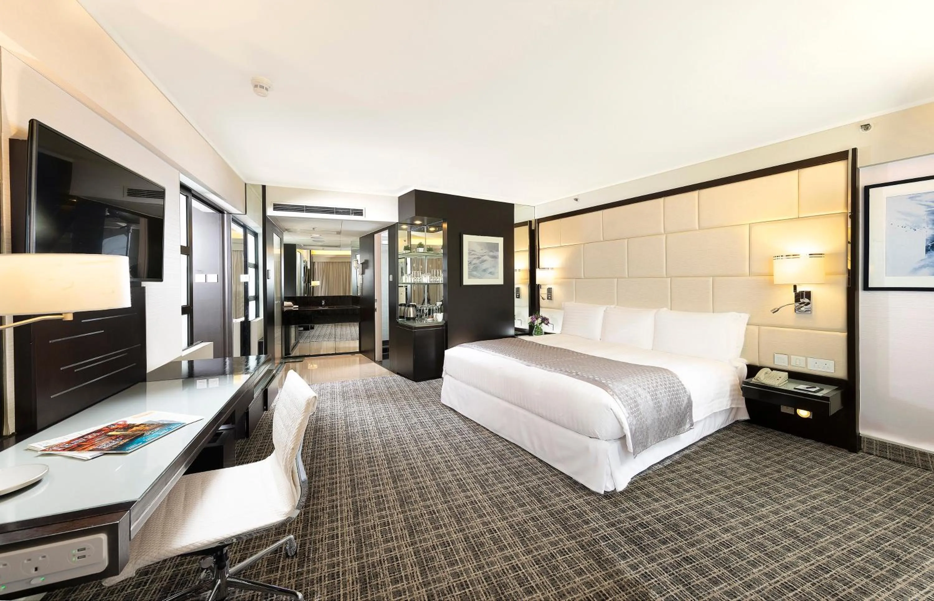 Photo of the whole room, Bed in Regal Airport Hotel