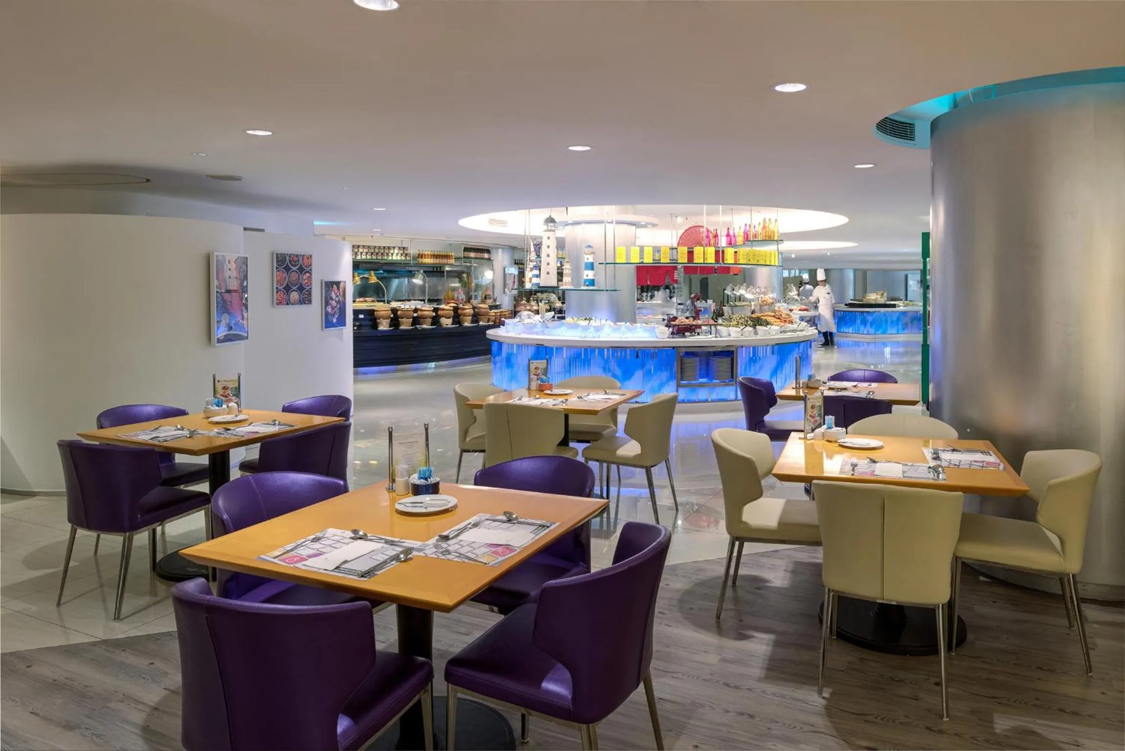 Restaurant/places to eat in Regal Airport Hotel