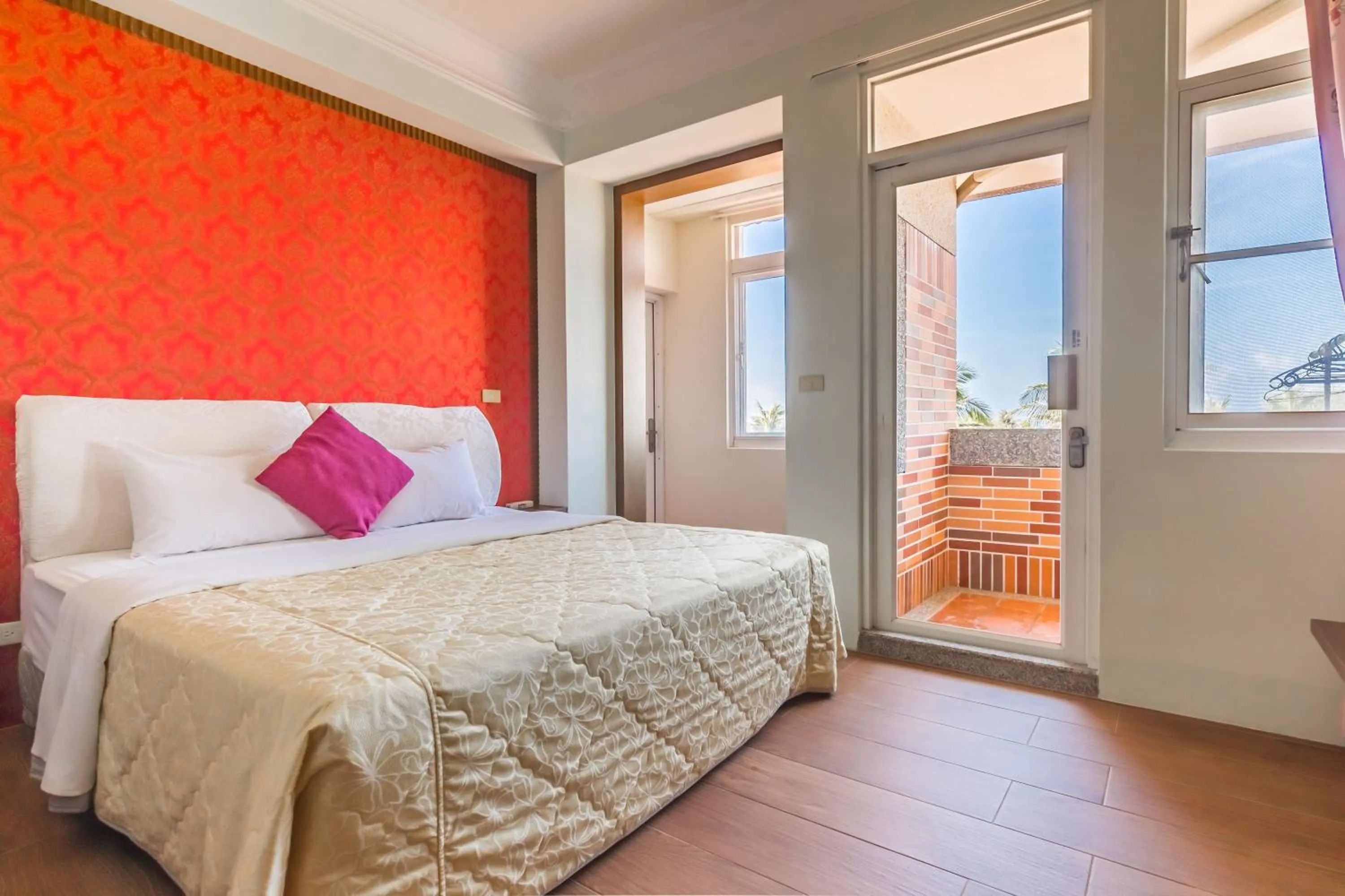 Property building, Bed in Kenting Maya-House B&B