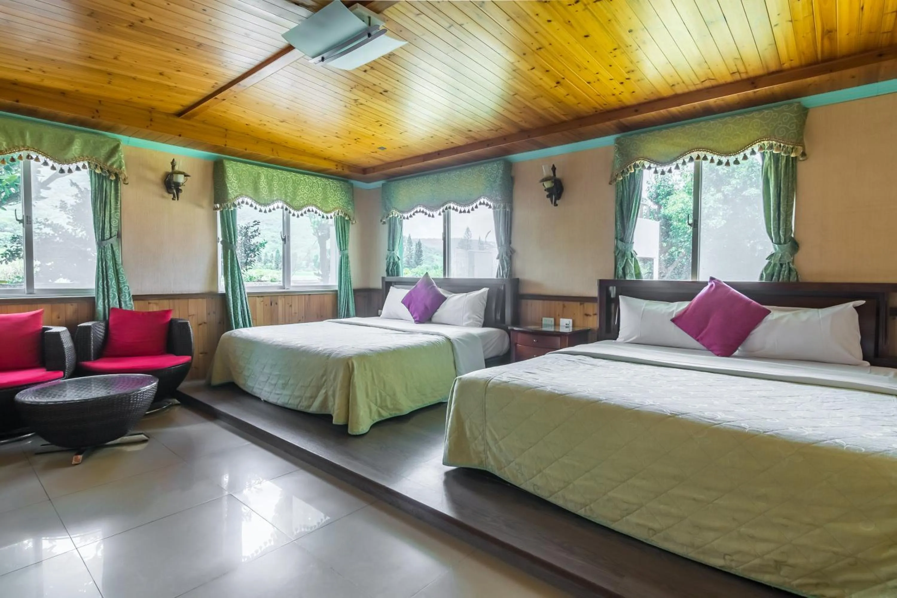 Property building, Bed in Kenting Maya-House B&B