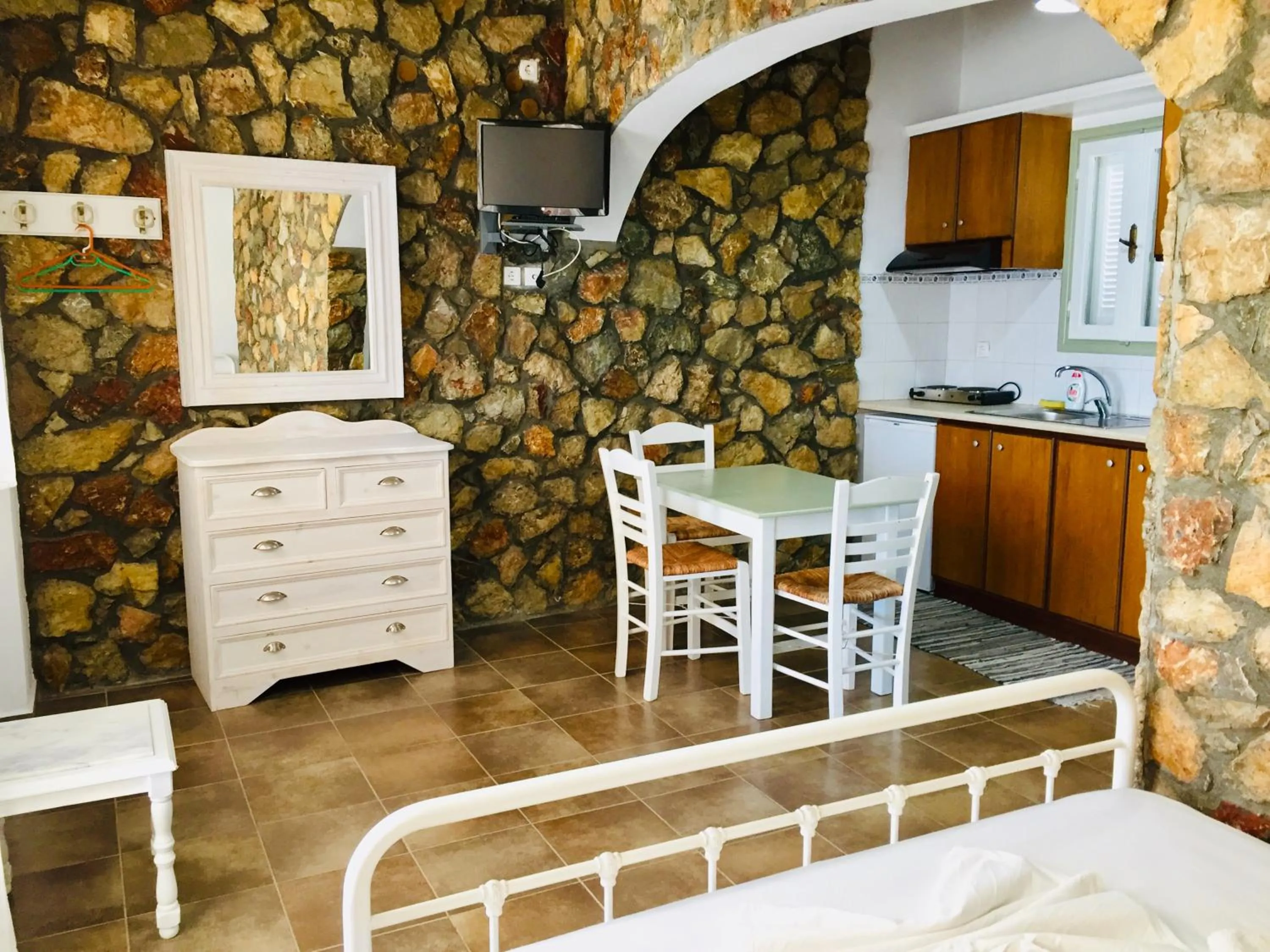 Kitchen or kitchenette in Vareladiko studios