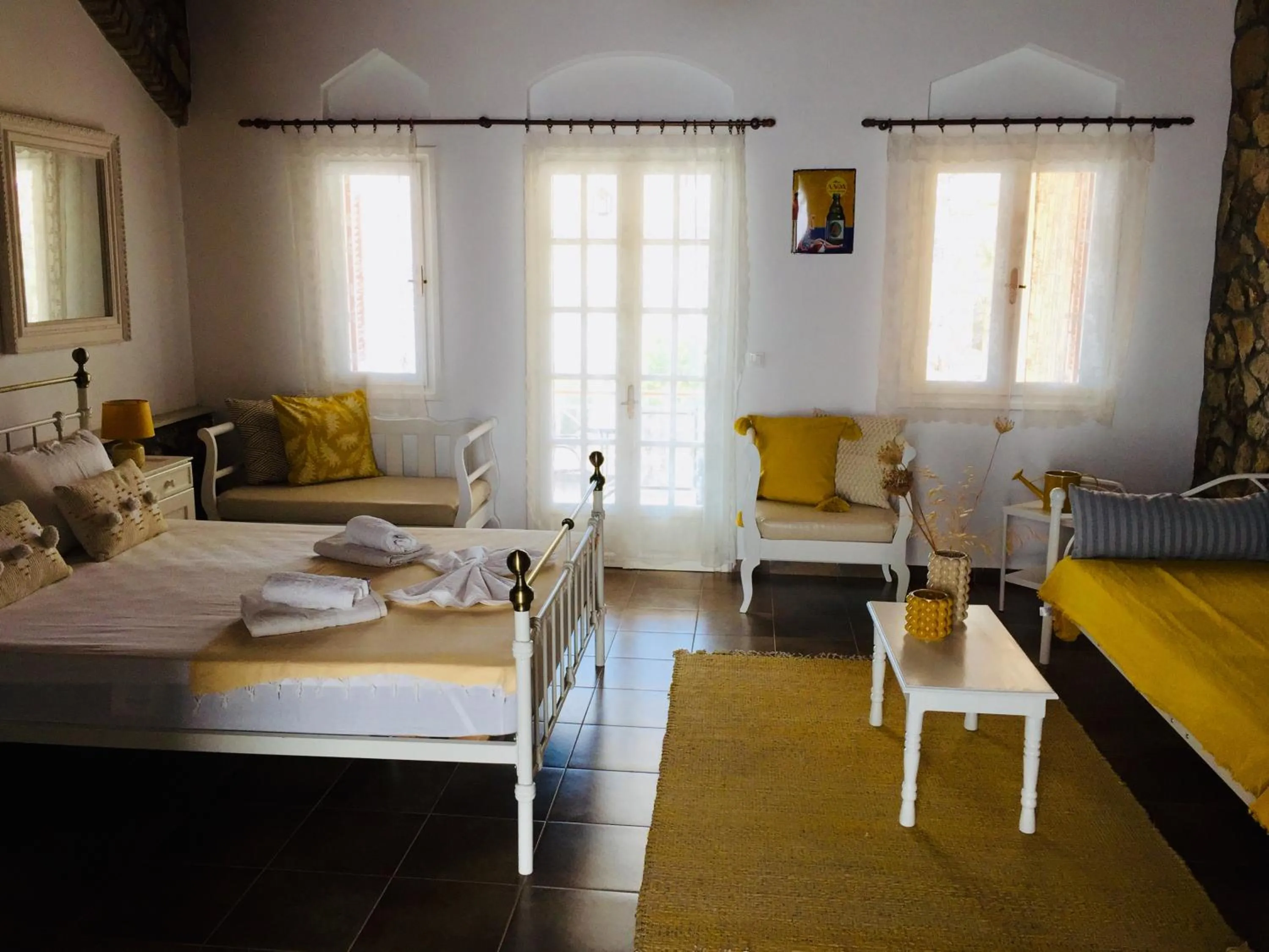 Living room, Bed in Vareladiko studios