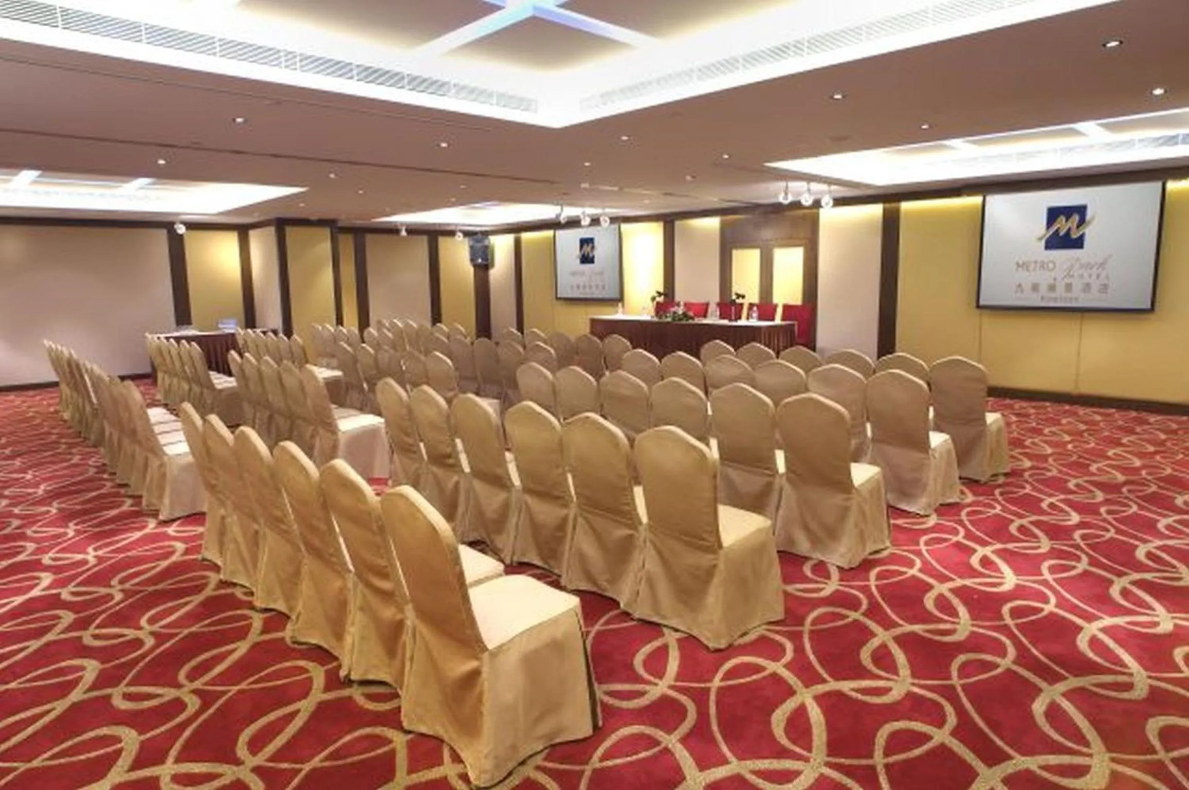 Business facilities in Metropark Hotel Kowloon