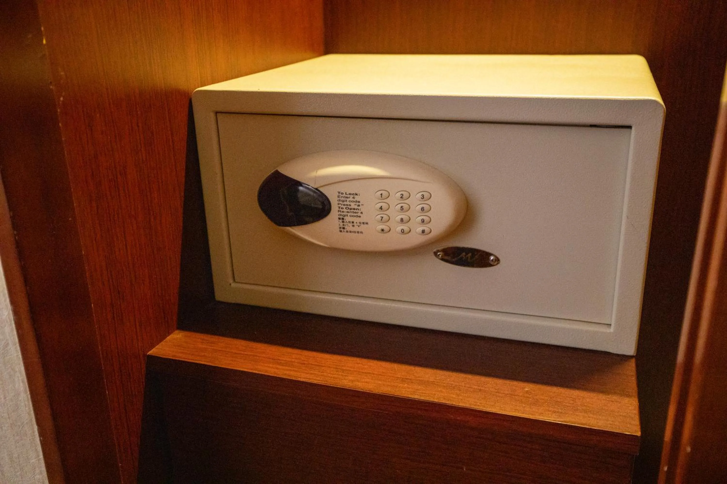 safe in Metropark Hotel Kowloon