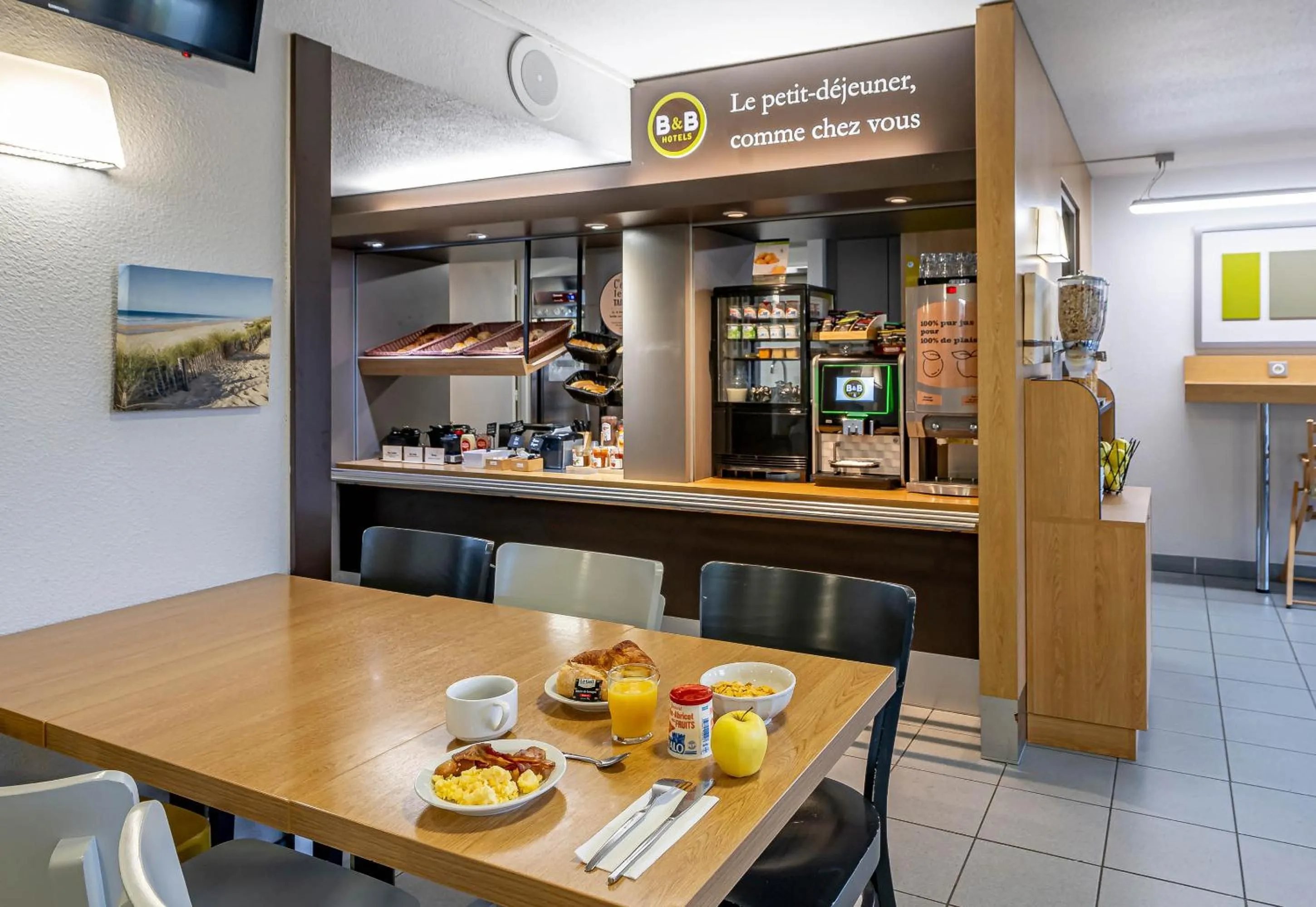 Breakfast in B&B HOTEL Bordeaux Mérignac Hôtel de Ville