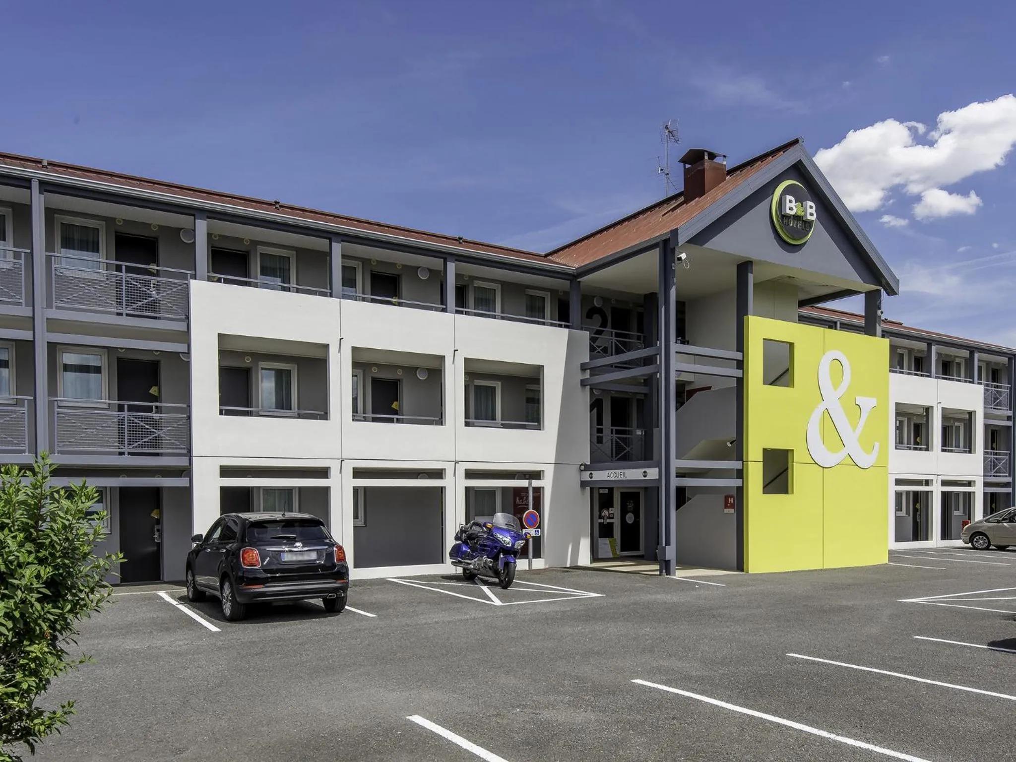 Facade/entrance in B&B HOTEL Bordeaux Mérignac Hôtel de Ville