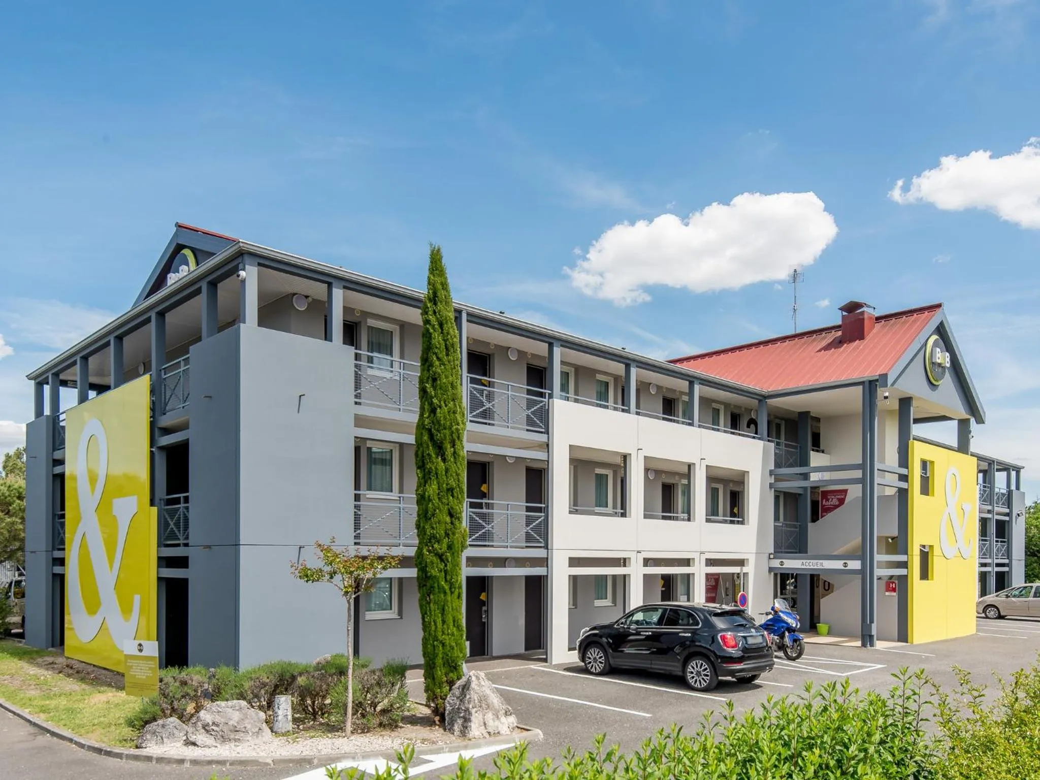 Facade/entrance in B&B HOTEL Bordeaux Mérignac Hôtel de Ville