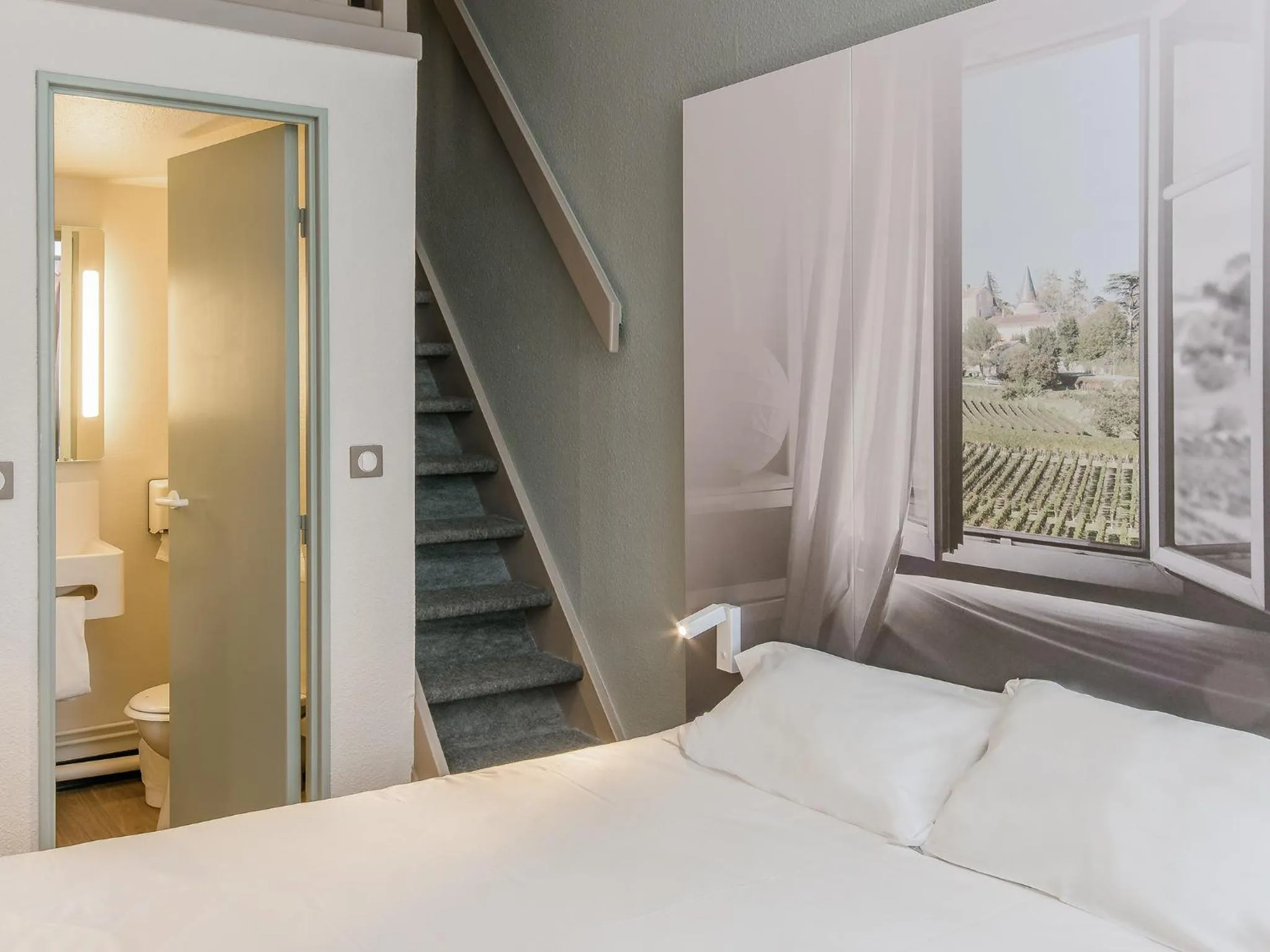 Bed in B&B HOTEL Bordeaux Mérignac Hôtel de Ville