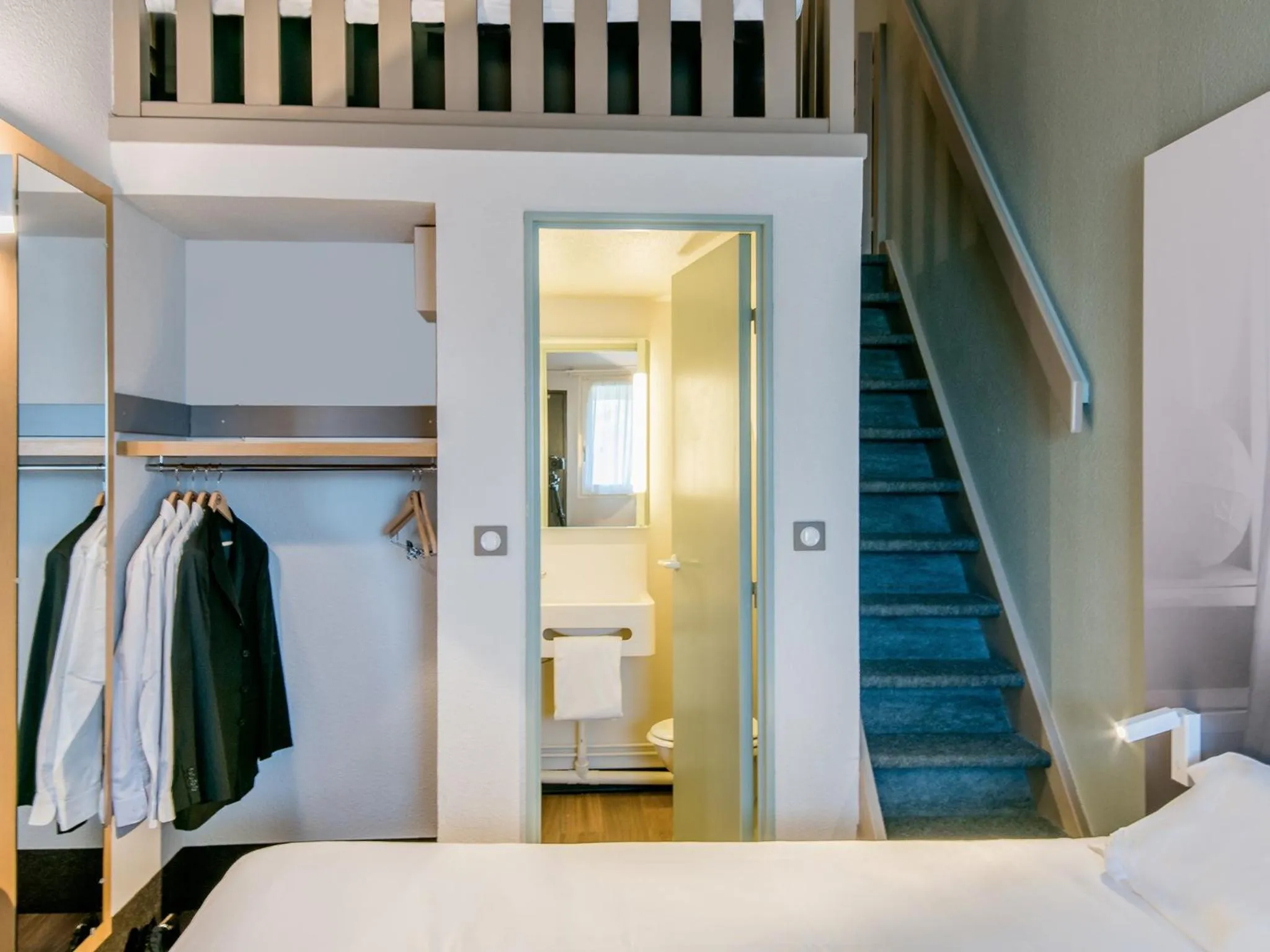 Bed in B&B HOTEL Bordeaux Mérignac Hôtel de Ville