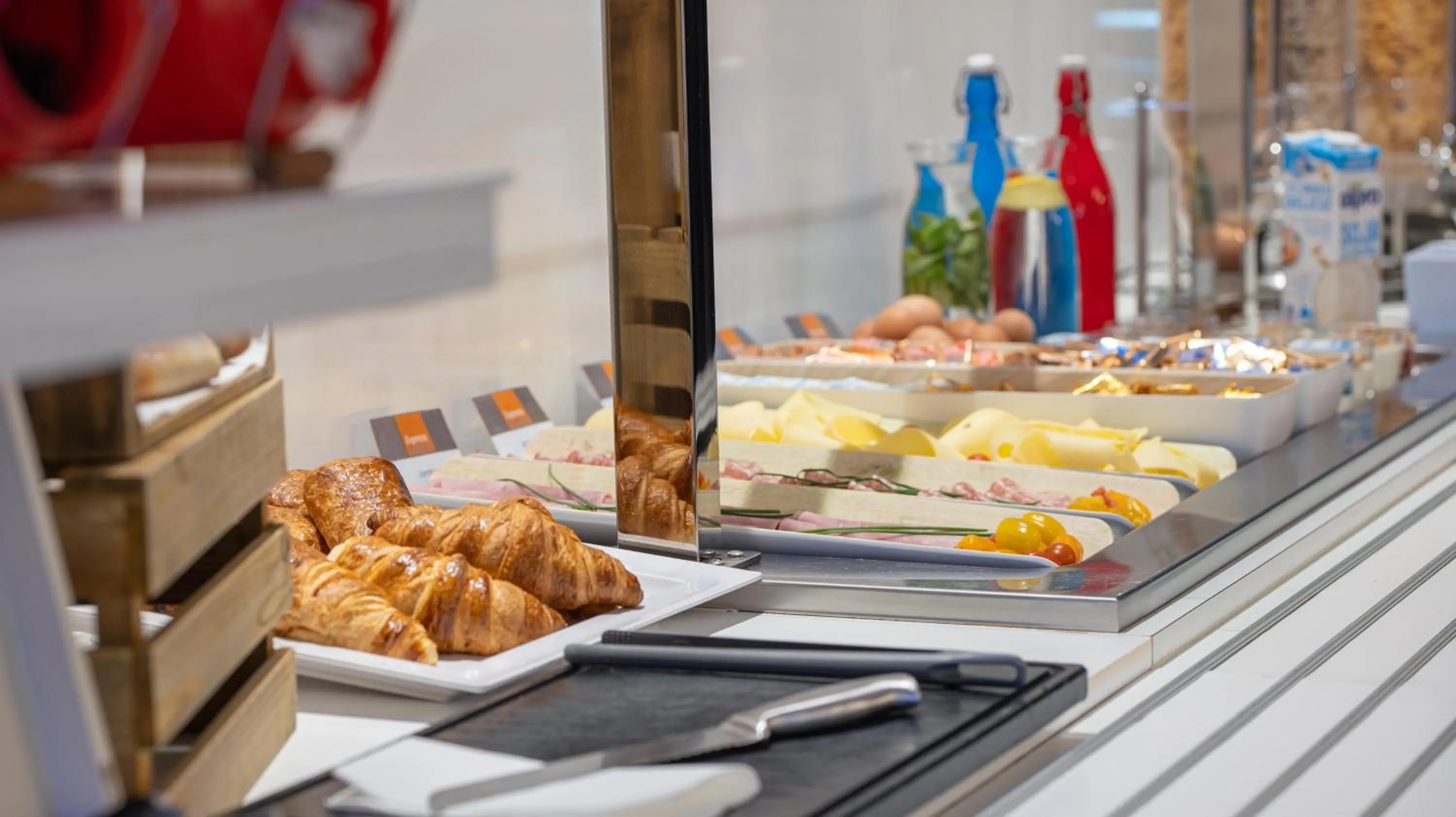 Breakfast in Holiday Inn Express Dijon by IHG