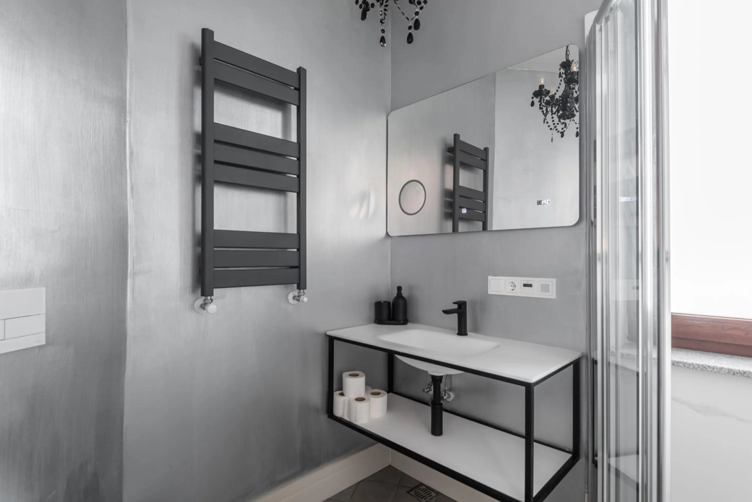 Bathroom in HIGHLINE DOWNTOWN ApartHotel OLDTOWN UNIRII SQUARE