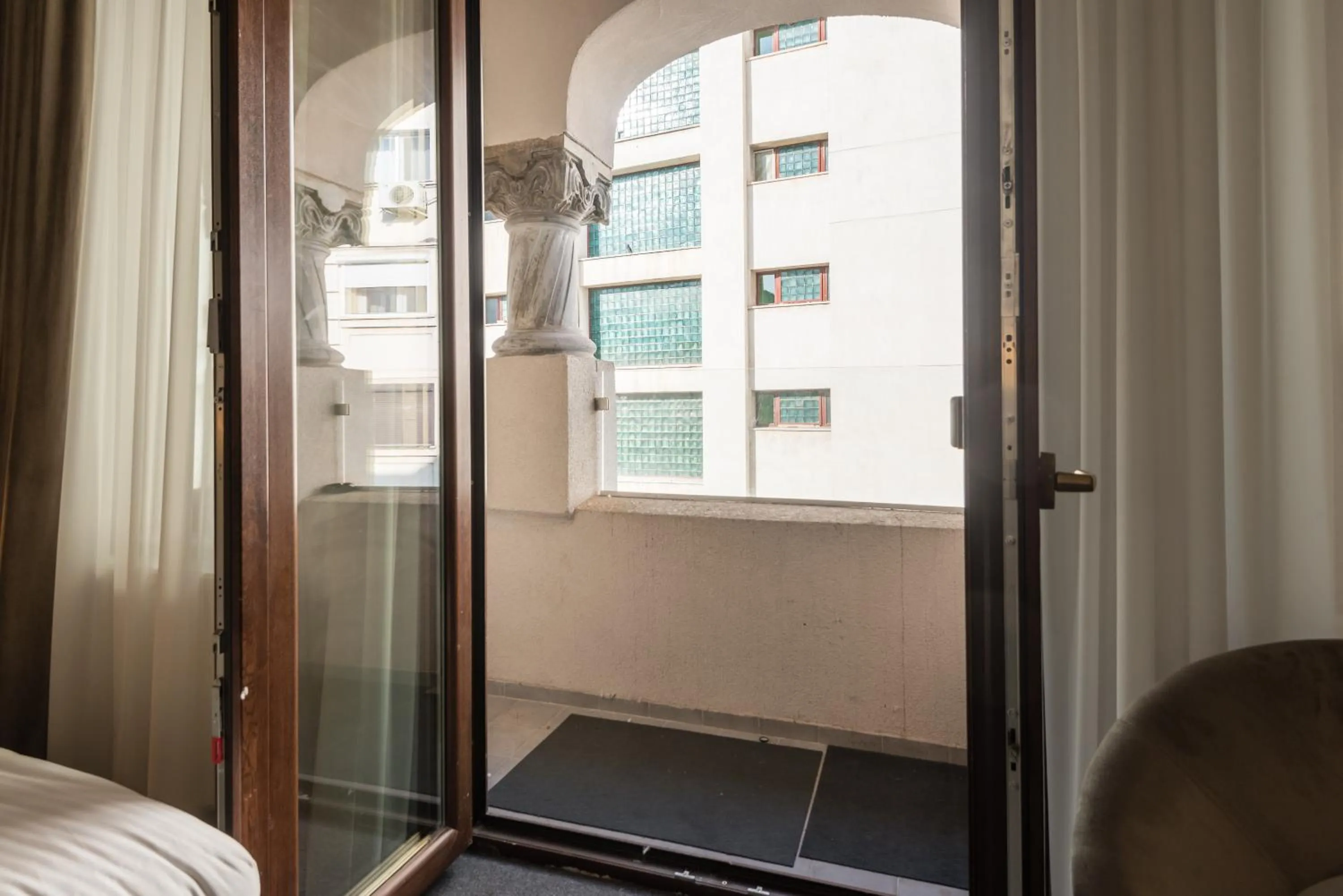 View (from property/room), Bed in HIGHLINE DOWNTOWN ApartHotel OLDTOWN UNIRII SQUARE