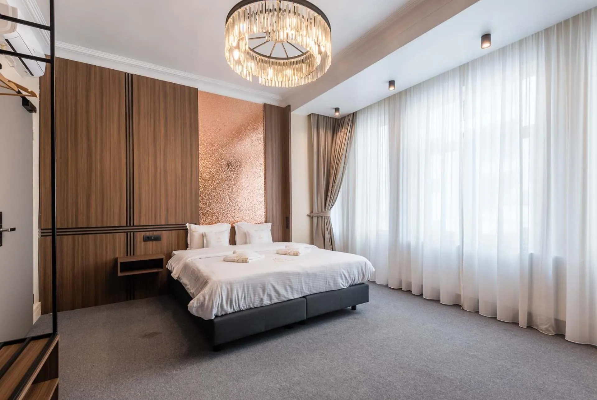 Bedroom, Bed in HIGHLINE DOWNTOWN ApartHotel OLDTOWN UNIRII SQUARE