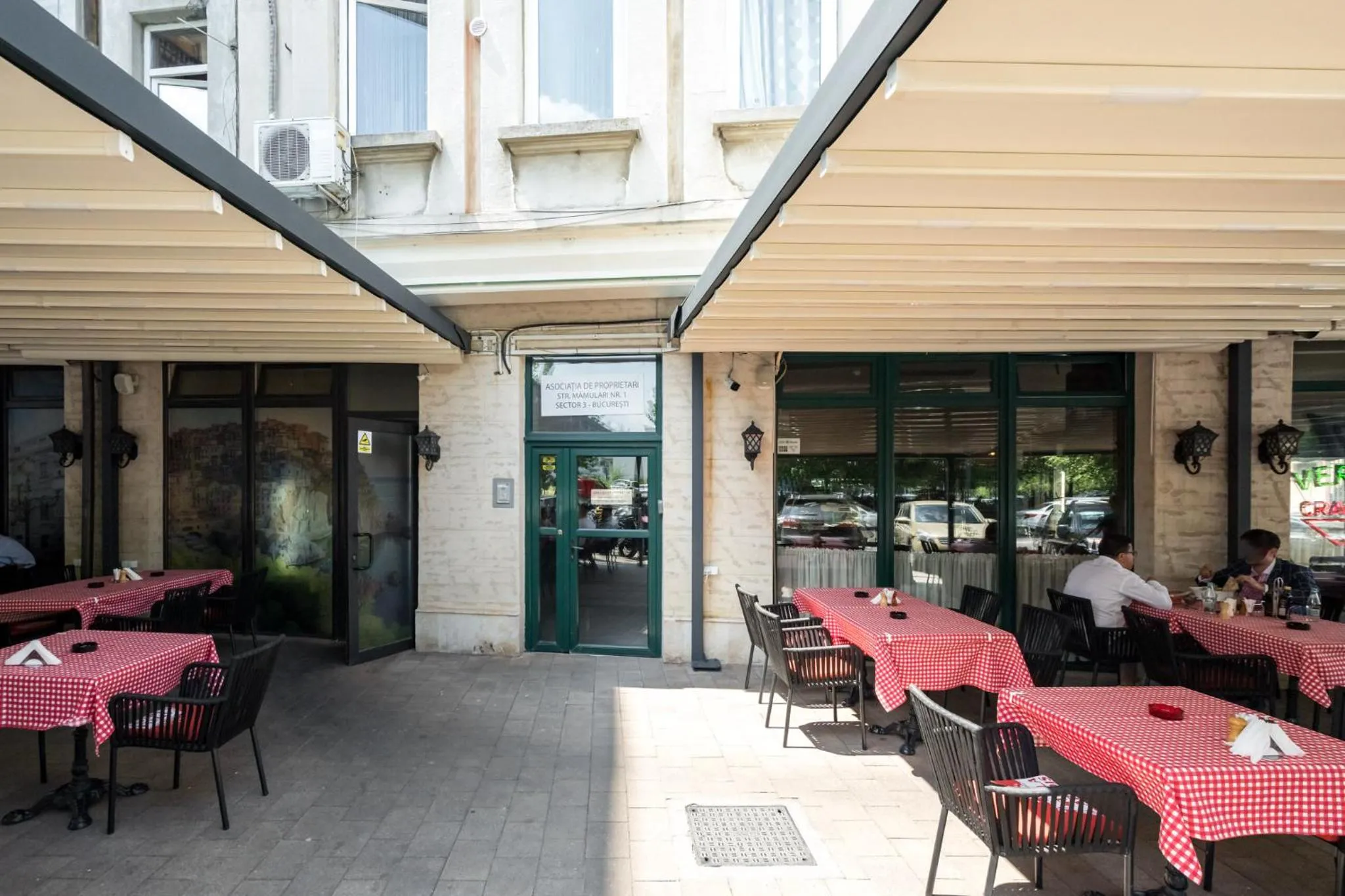 Restaurant/places to eat in HIGHLINE DOWNTOWN ApartHotel OLDTOWN UNIRII SQUARE