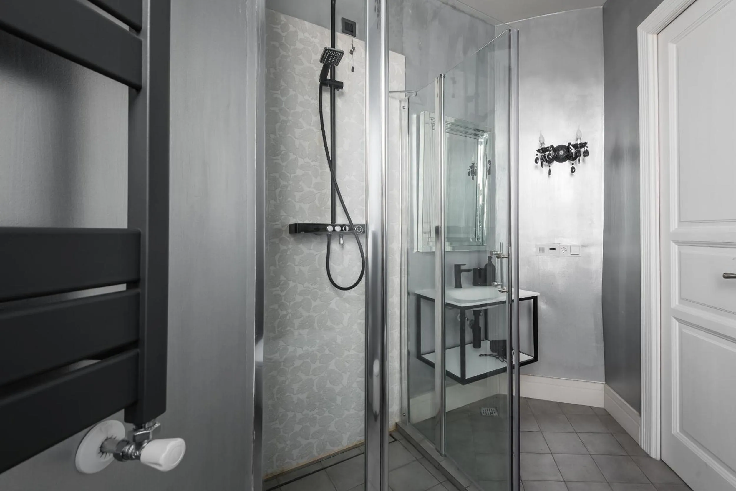 Shower in HIGHLINE DOWNTOWN ApartHotel OLDTOWN UNIRII SQUARE