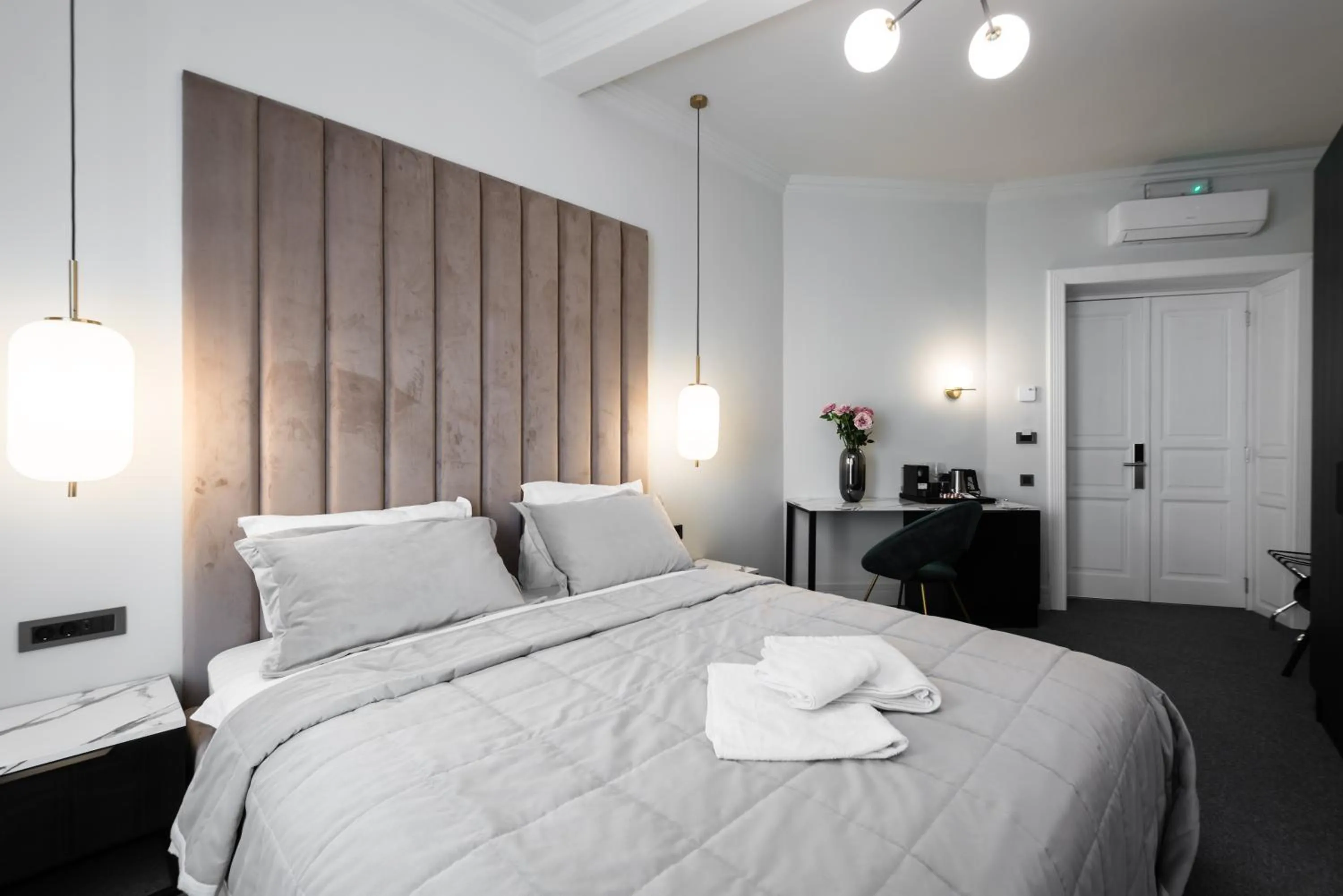 Photo of the whole room, Bed in HIGHLINE DOWNTOWN ApartHotel OLDTOWN UNIRII SQUARE