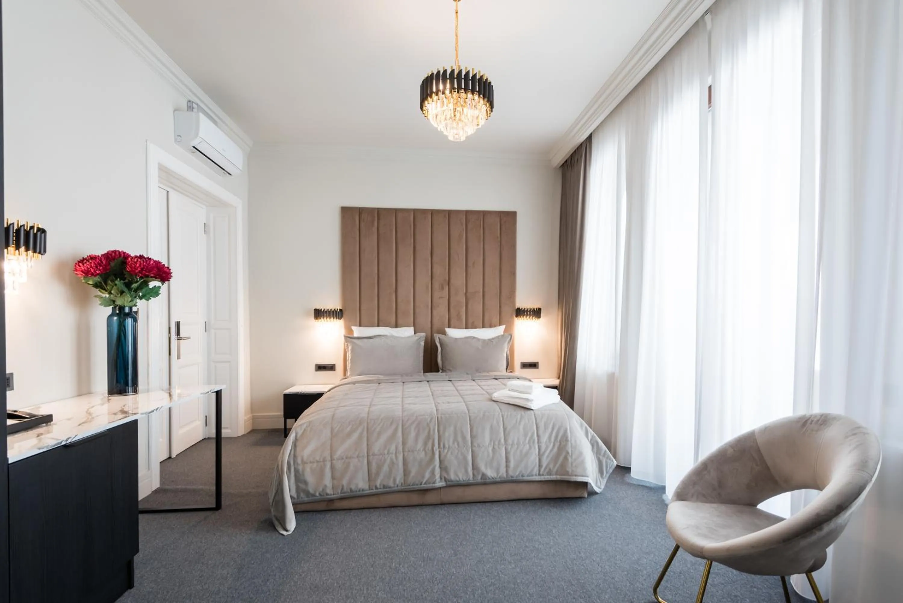 Bed in HIGHLINE DOWNTOWN ApartHotel OLDTOWN UNIRII SQUARE