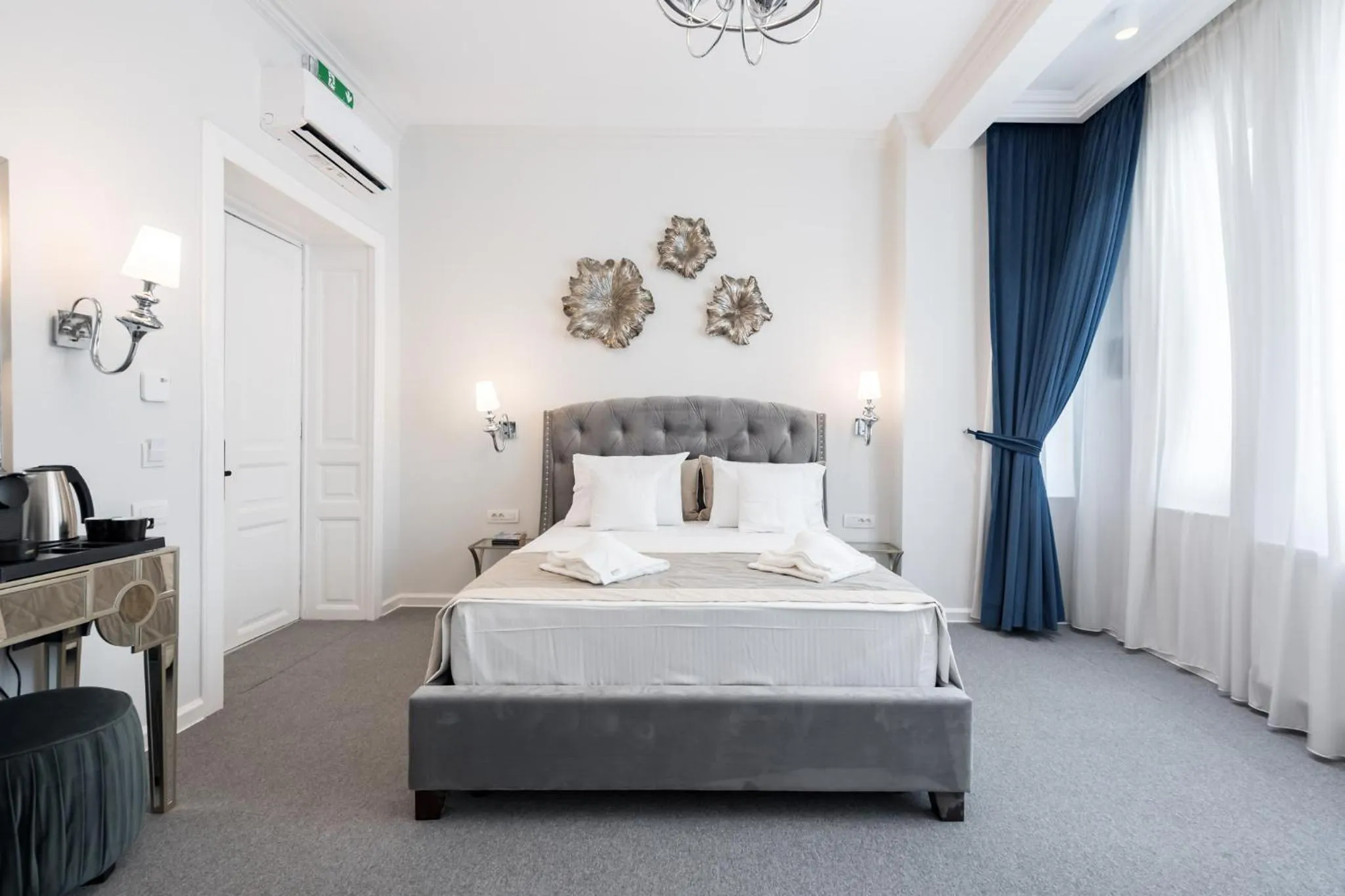 Bedroom, Bed in HIGHLINE DOWNTOWN ApartHotel OLDTOWN UNIRII SQUARE