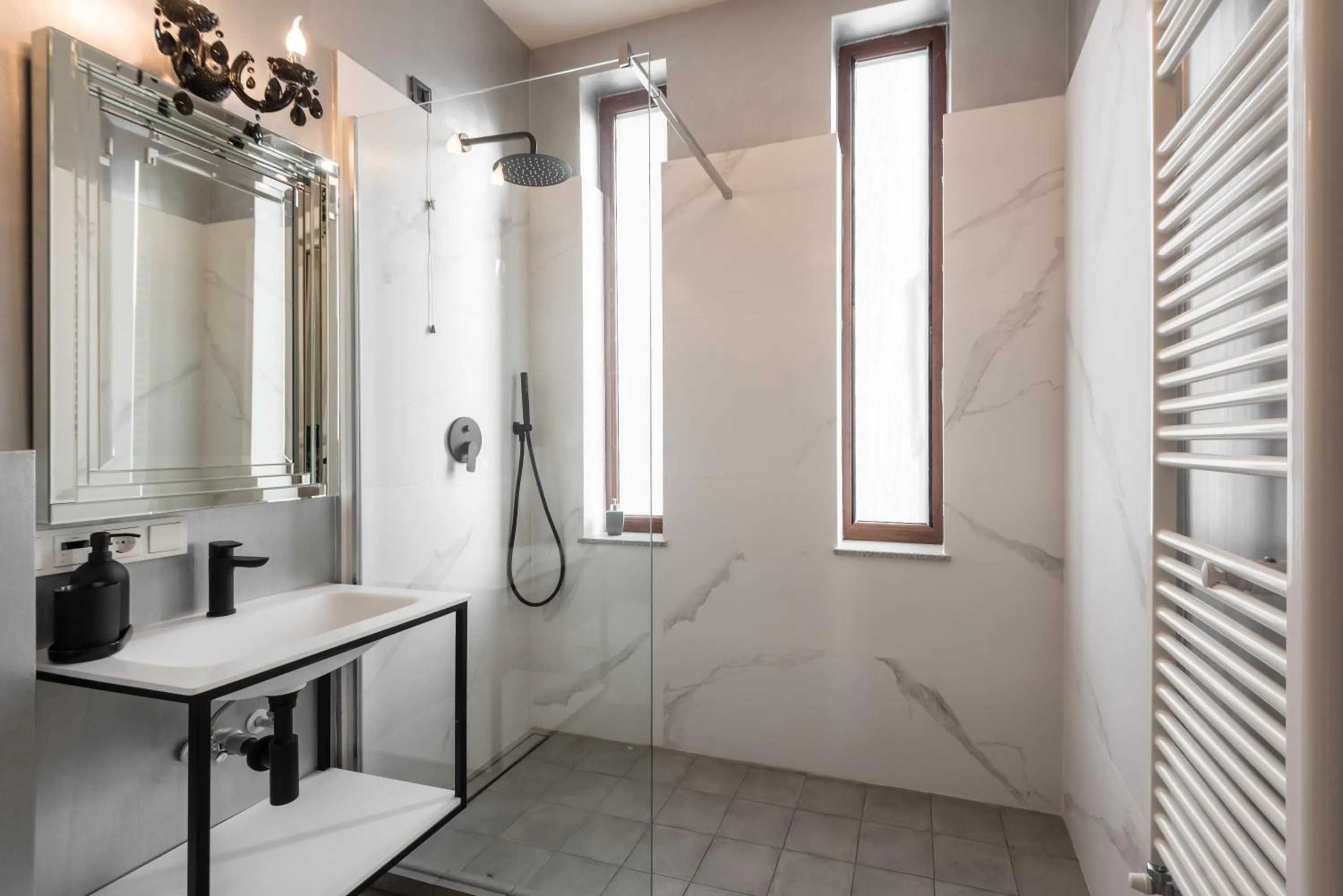 Shower in HIGHLINE DOWNTOWN ApartHotel OLDTOWN UNIRII SQUARE