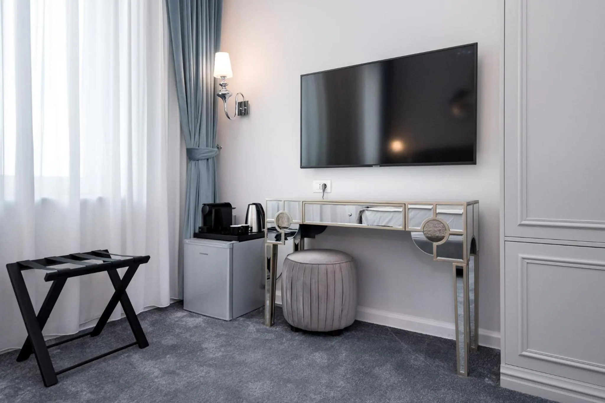 TV and multimedia in HIGHLINE DOWNTOWN ApartHotel OLDTOWN UNIRII SQUARE