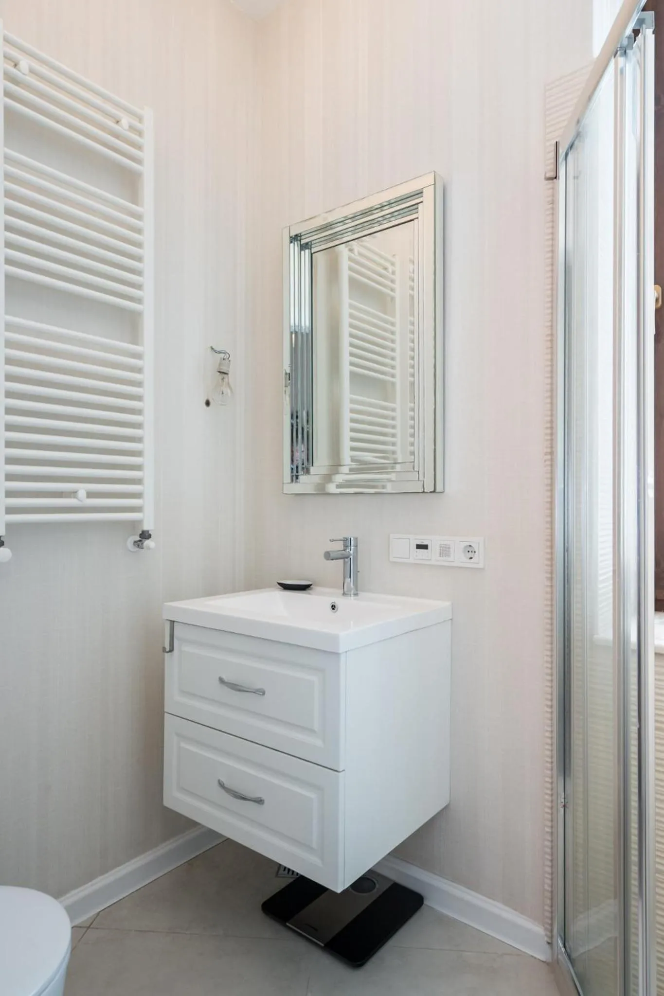 Shower in HIGHLINE DOWNTOWN ApartHotel OLDTOWN UNIRII SQUARE